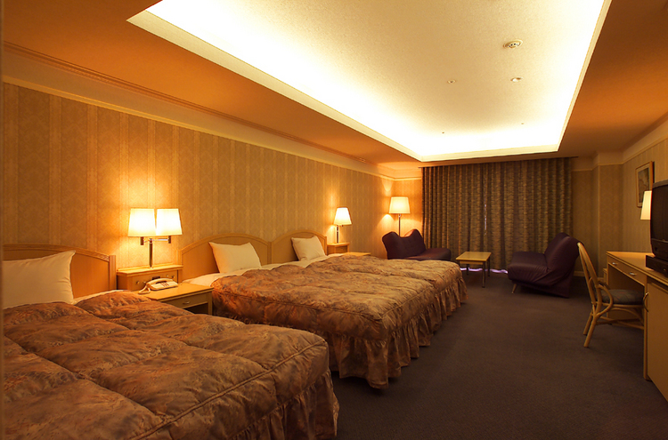 [Western-style triple room] 3 semi-double beds * 2 extra beds can be used for up to 5 people