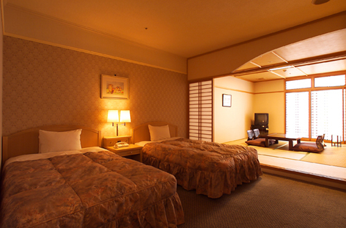 [Japanese and Western room type (with bathroom and toilet)] Spacious 42㎡. Capacity 6 people