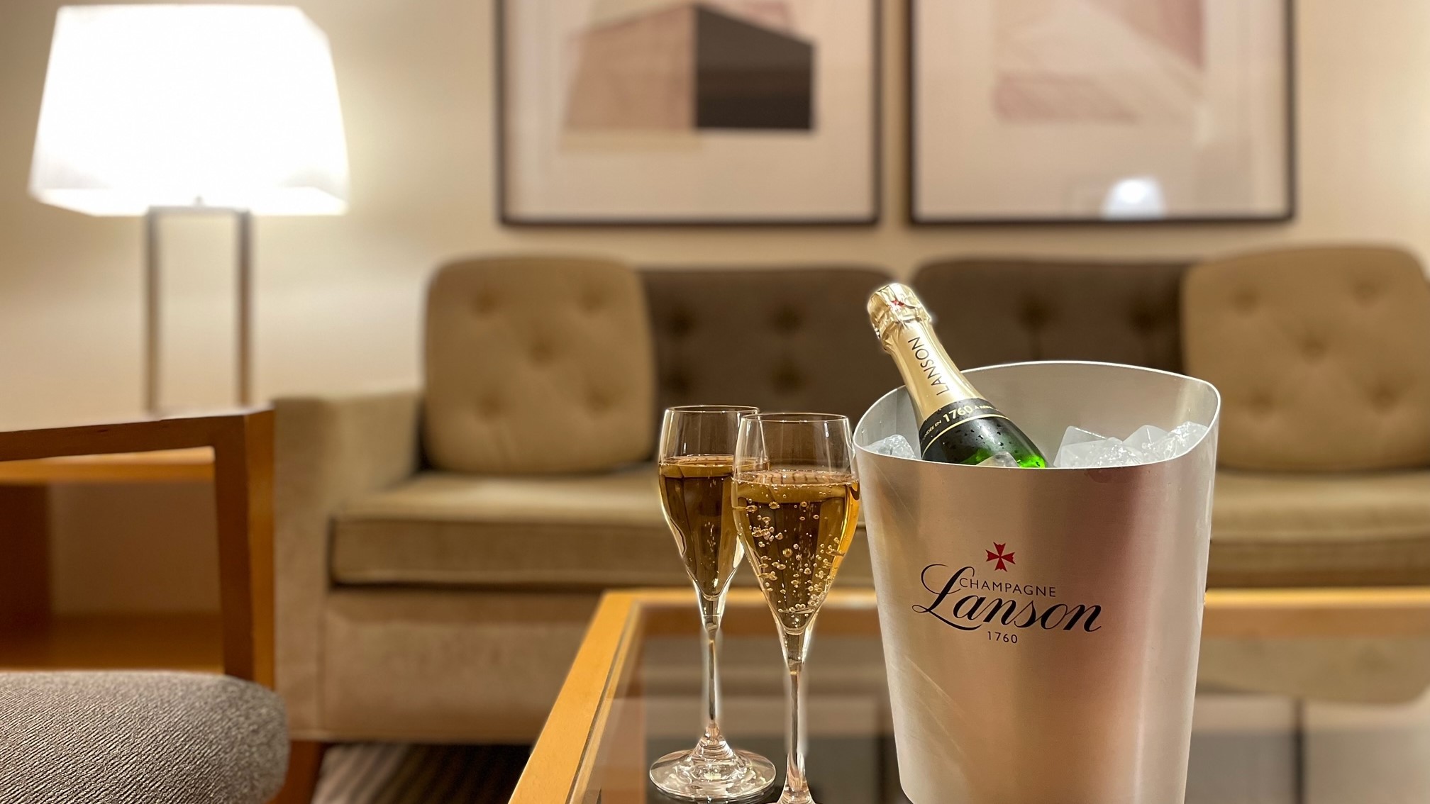 アニバーサリープラン〜シャンパンでお祝い〜12時OUT◆エグゼクティブフロア◆