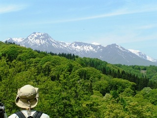 袴岳から望む妙高山