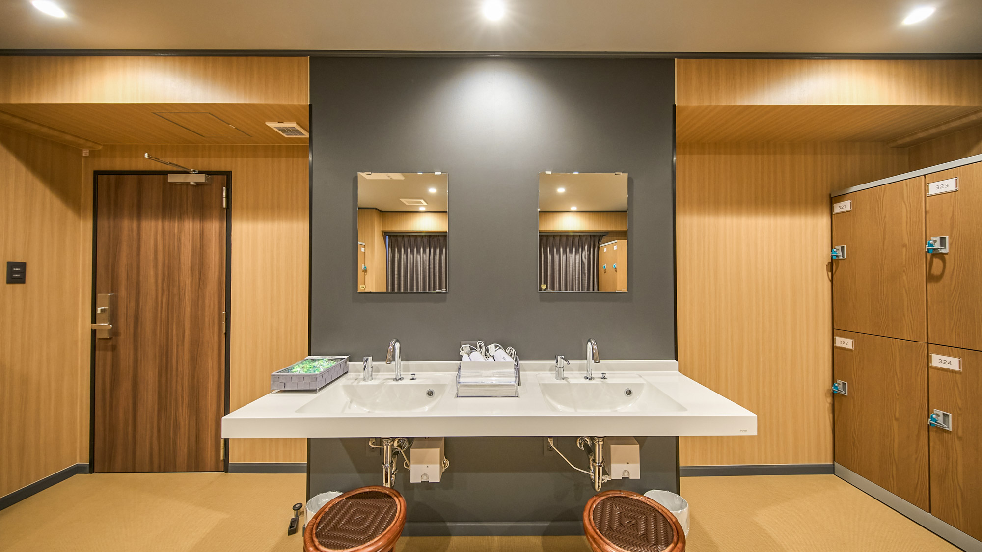 【カプセルルーム共用部】ロッカールーム