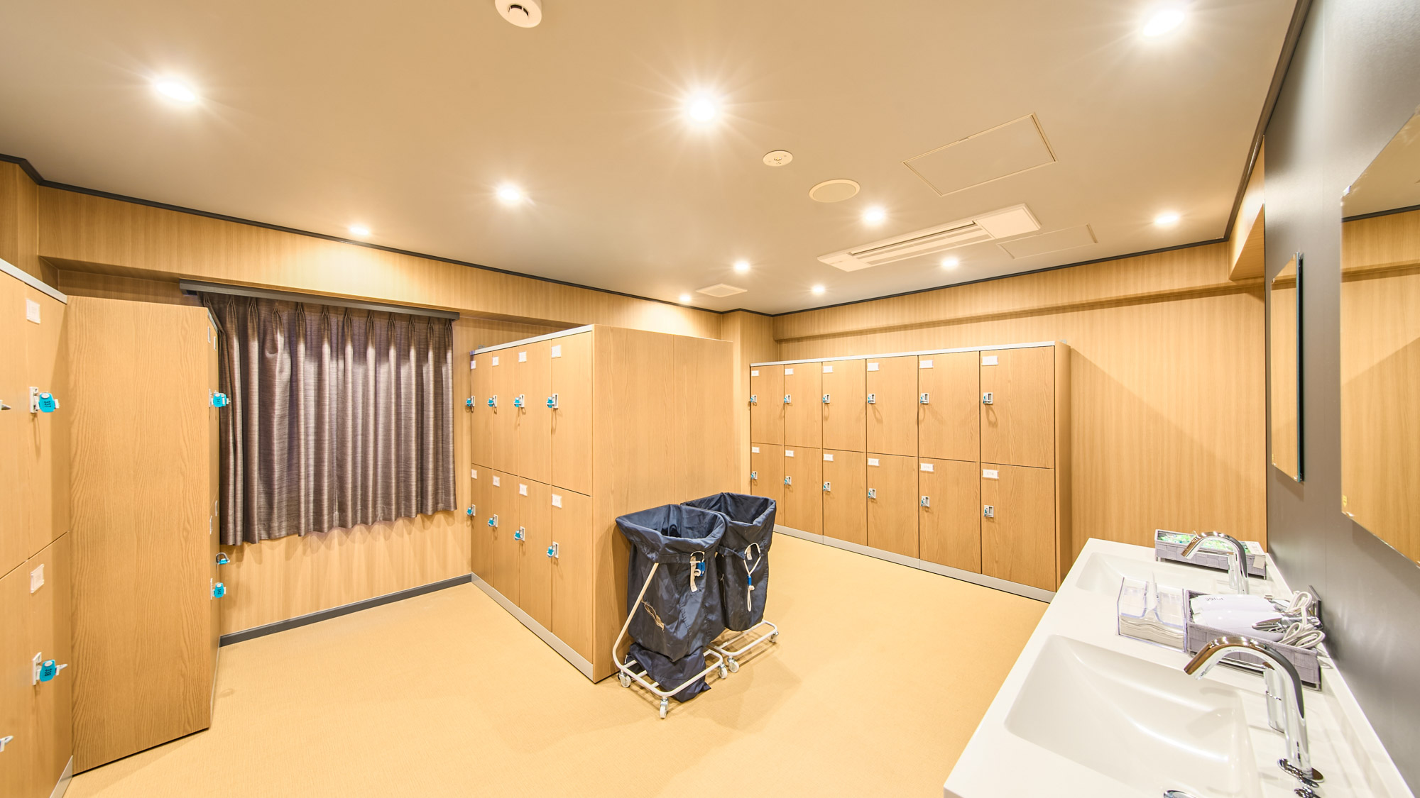 【カプセルルーム共用部】ロッカールーム
