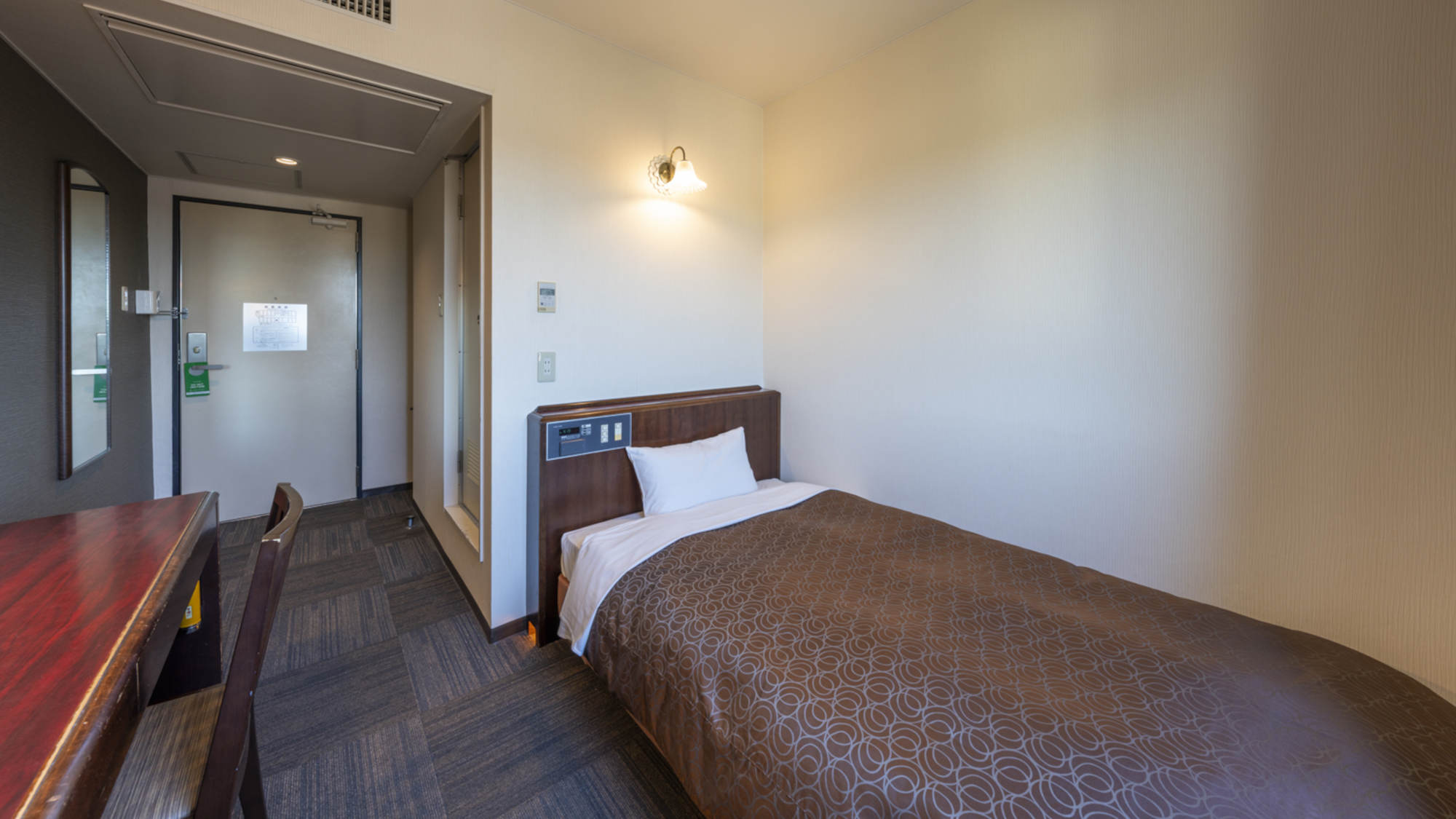 ・【スタンダードシングルルーム】広々としたシングルルーム。ビジネスにも最適です