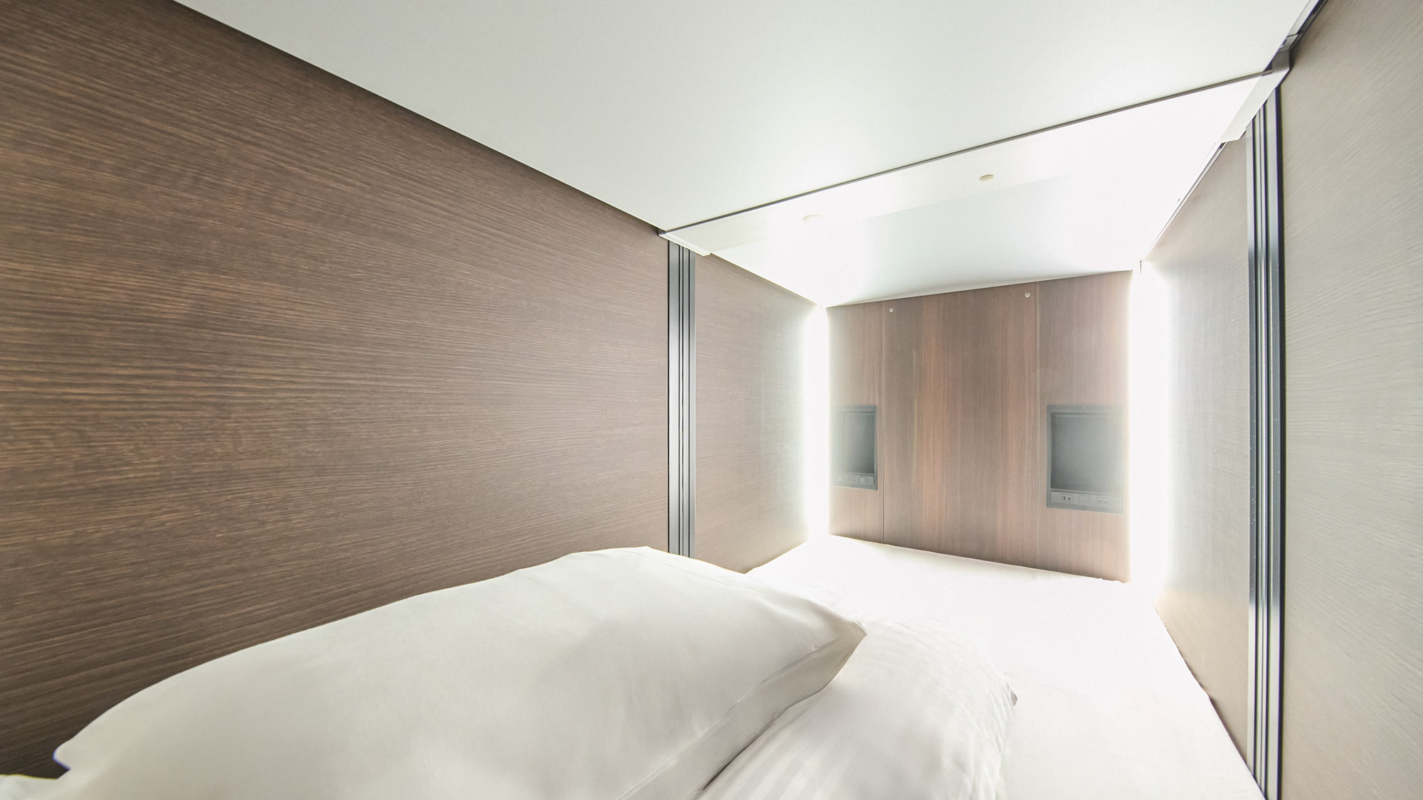 【カプセルルーム】防音パネルや高性能マットレスを備えた快適な空間