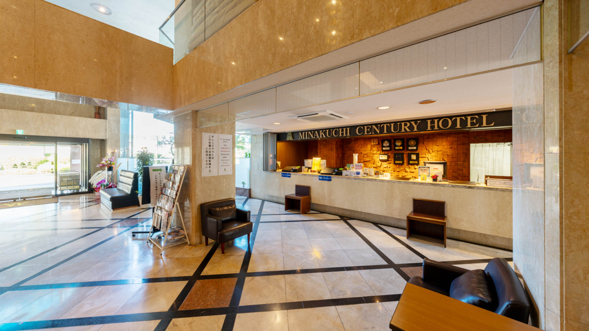 ・【フロント】現金、現金・クレジット用の受付がございます