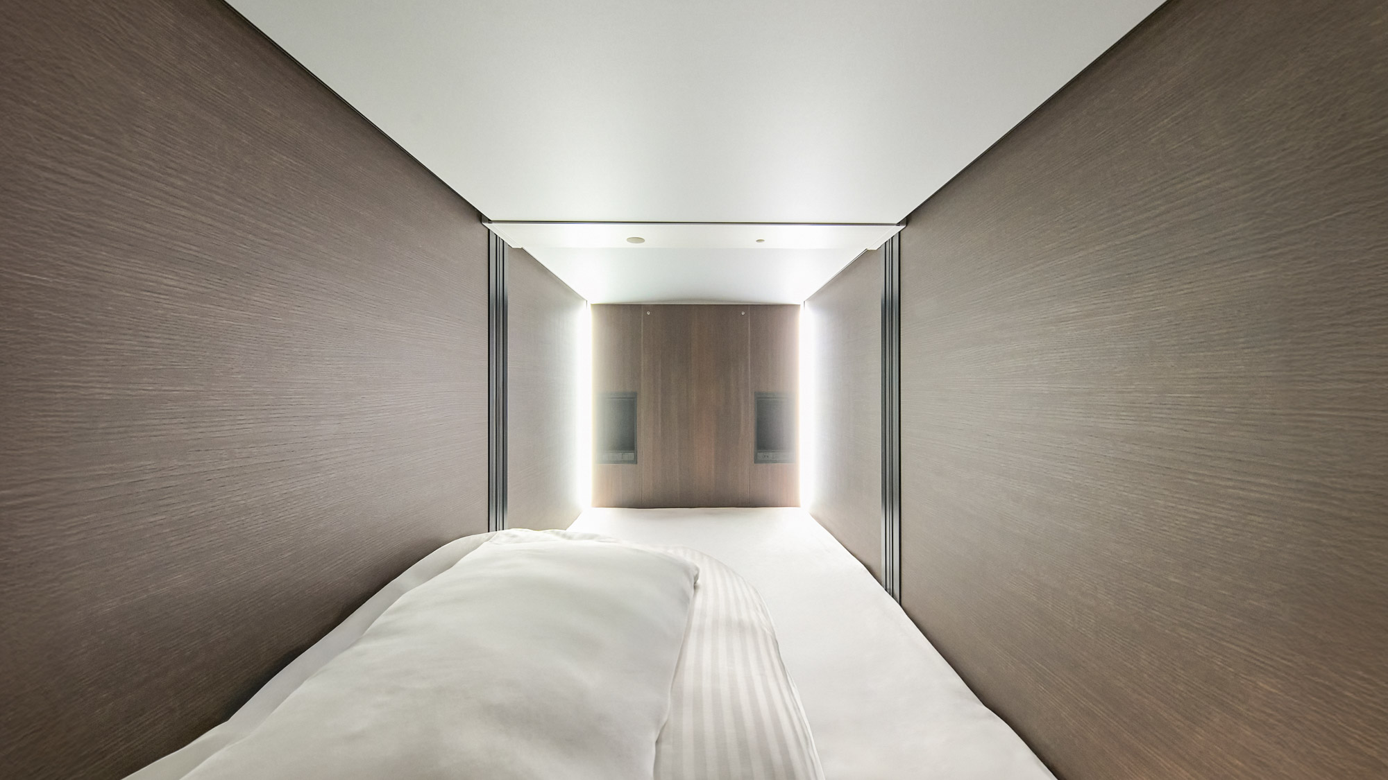 【カプセルルーム】防音パネルや高性能マットレスを備えた快適な空間