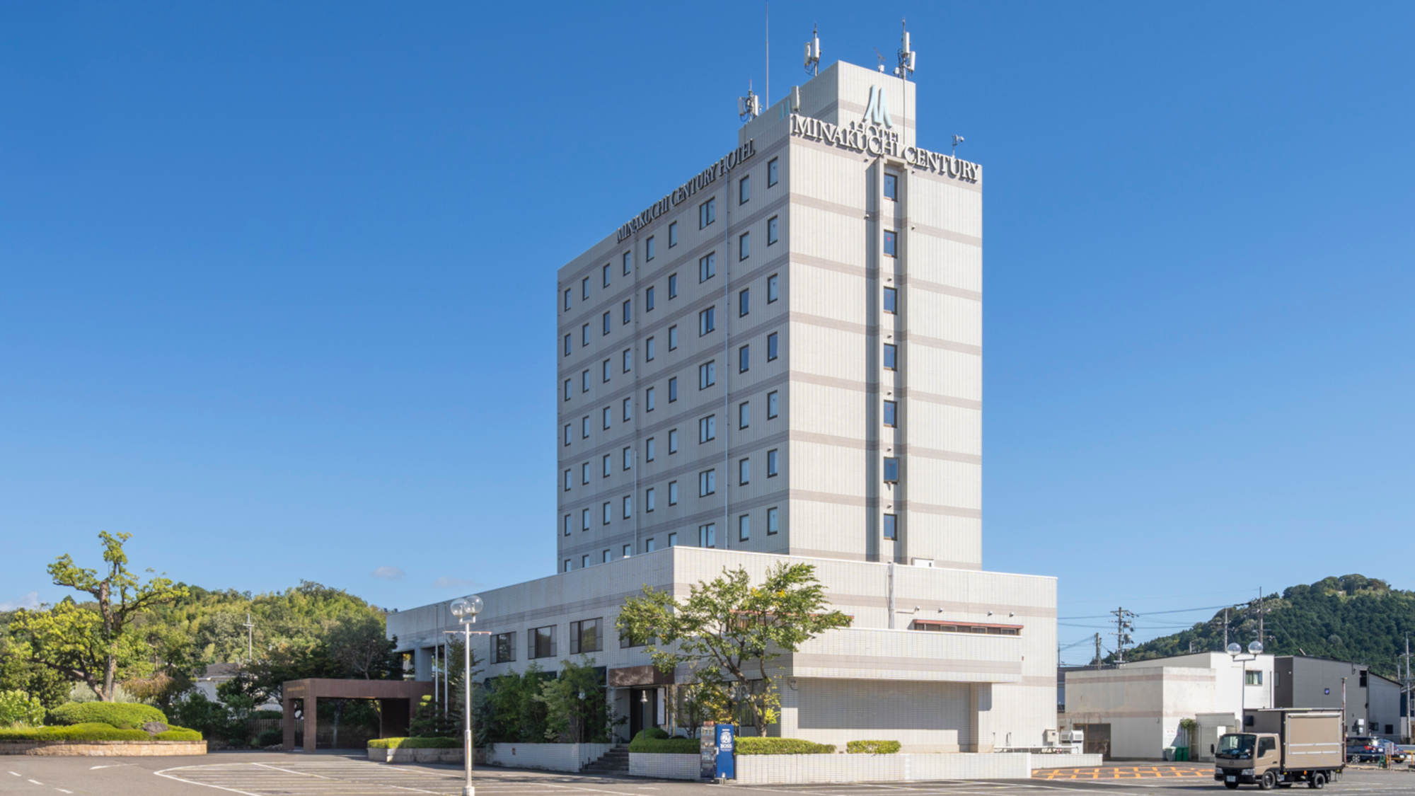 ・【外観】水口センチュリーホテルのロゴを目印にお越しください