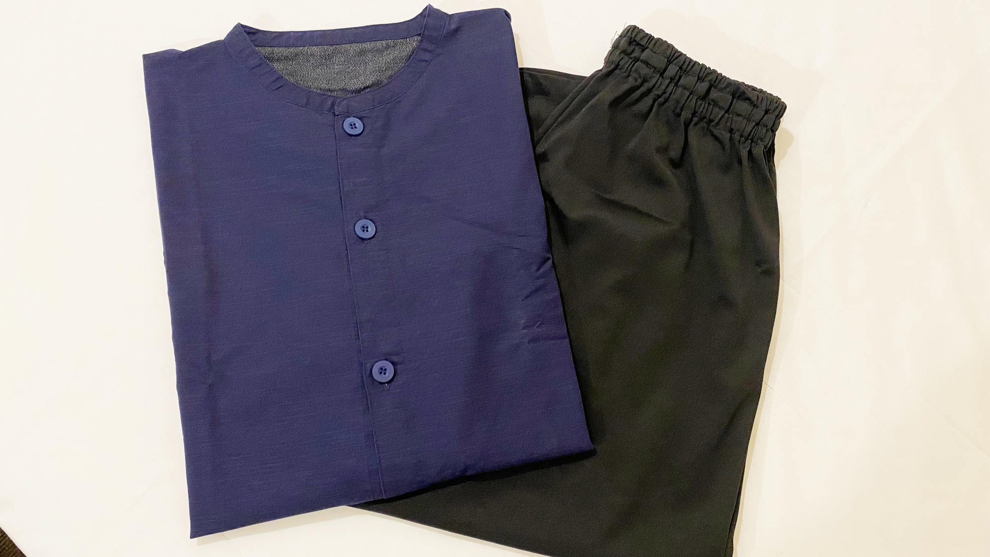 室内着はセパレートタイプです