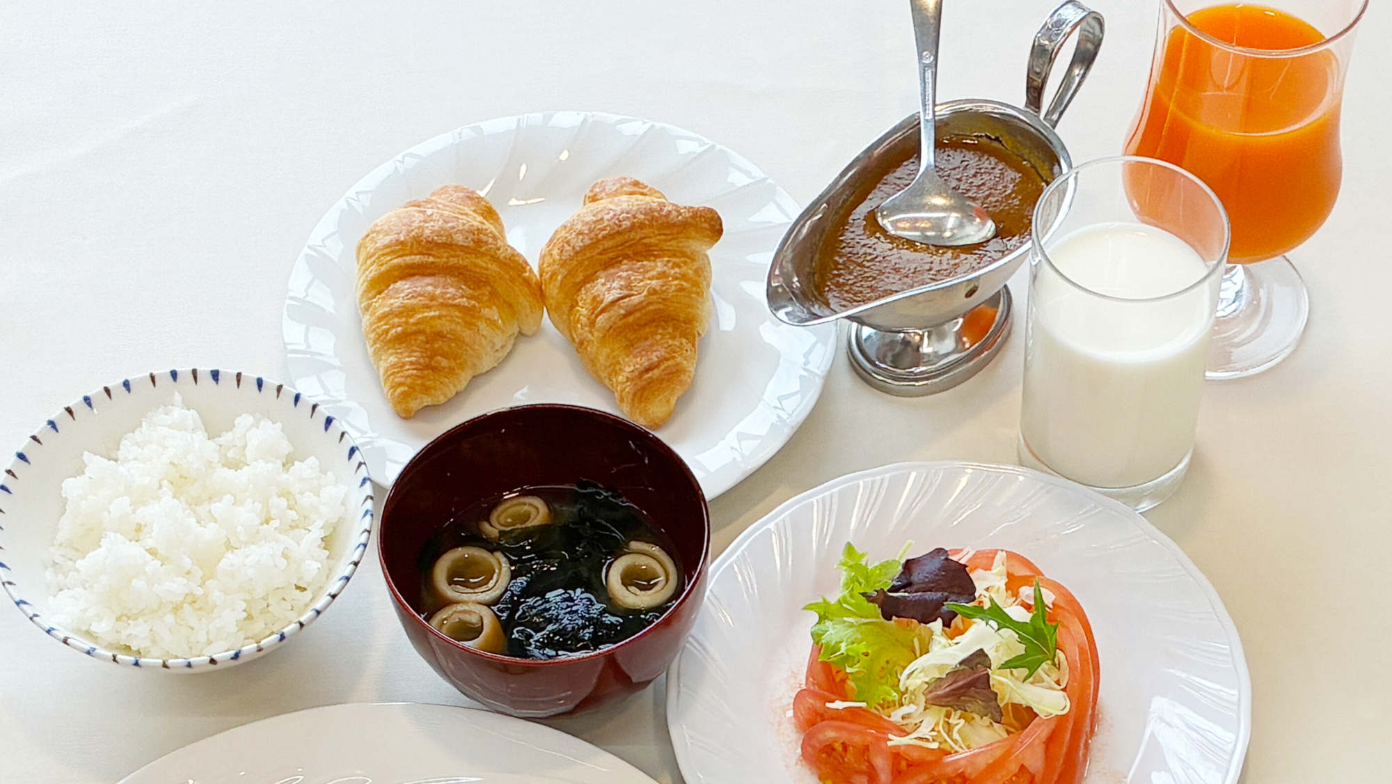 ・【朝食】ご飯派もパン派もしっかりとお召し上がりいただけます