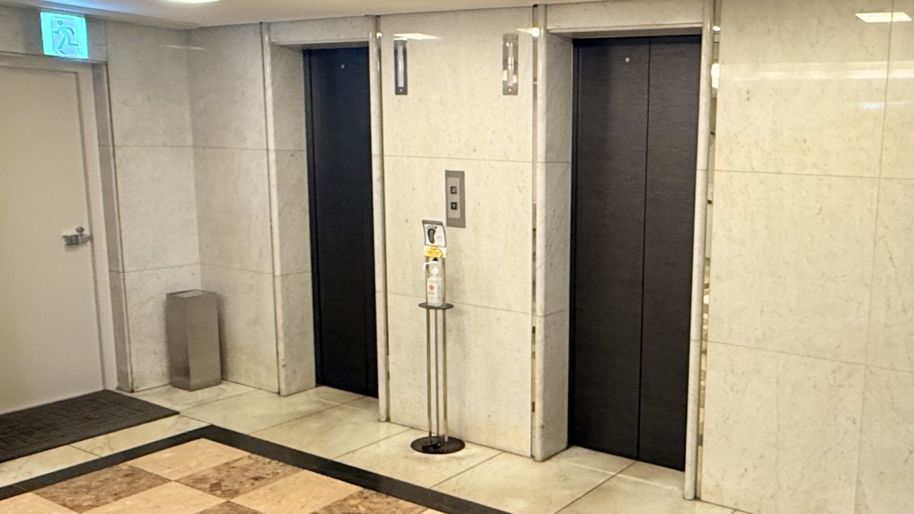 ロビー内エレベーター