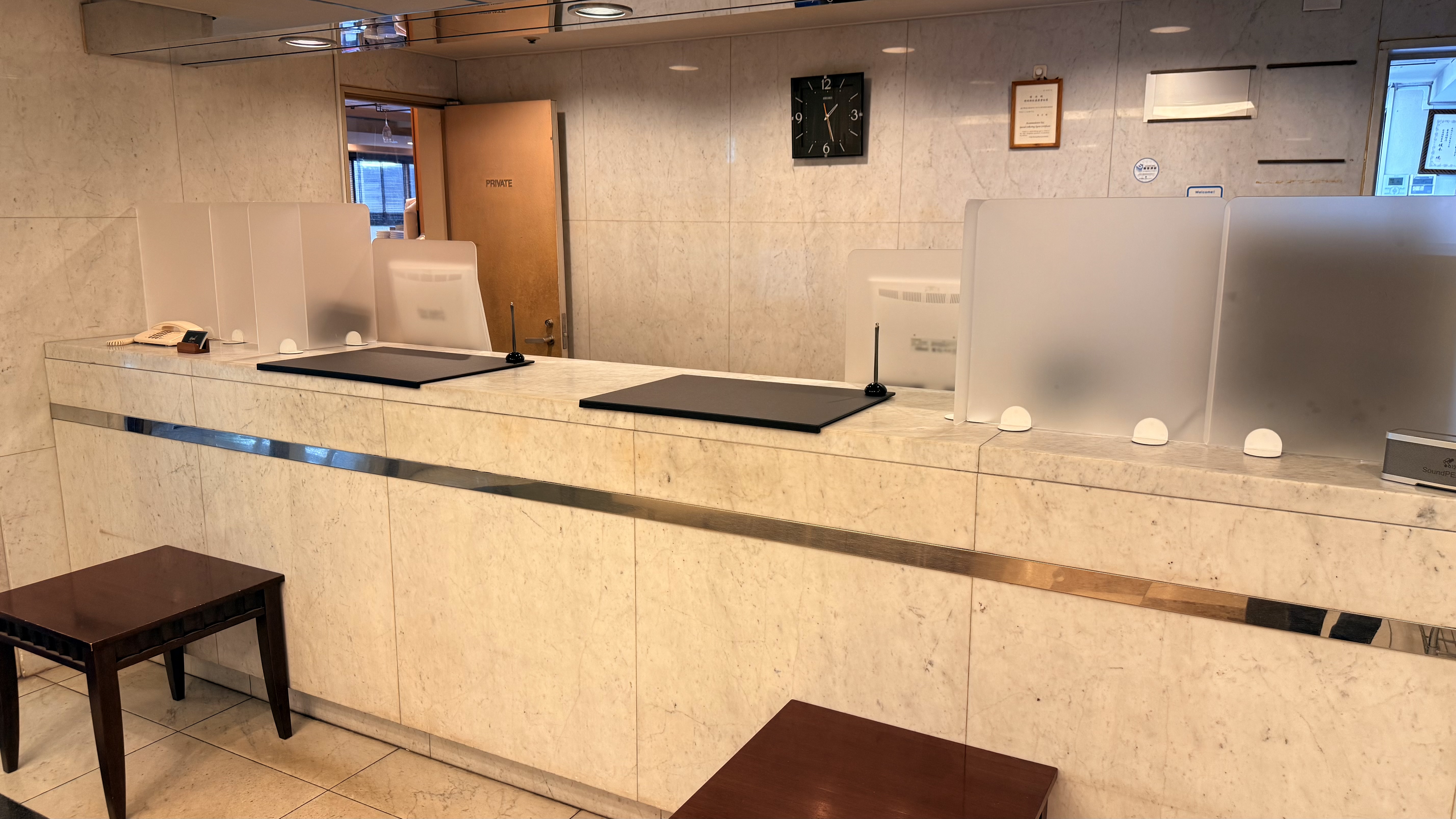 フロントデスク