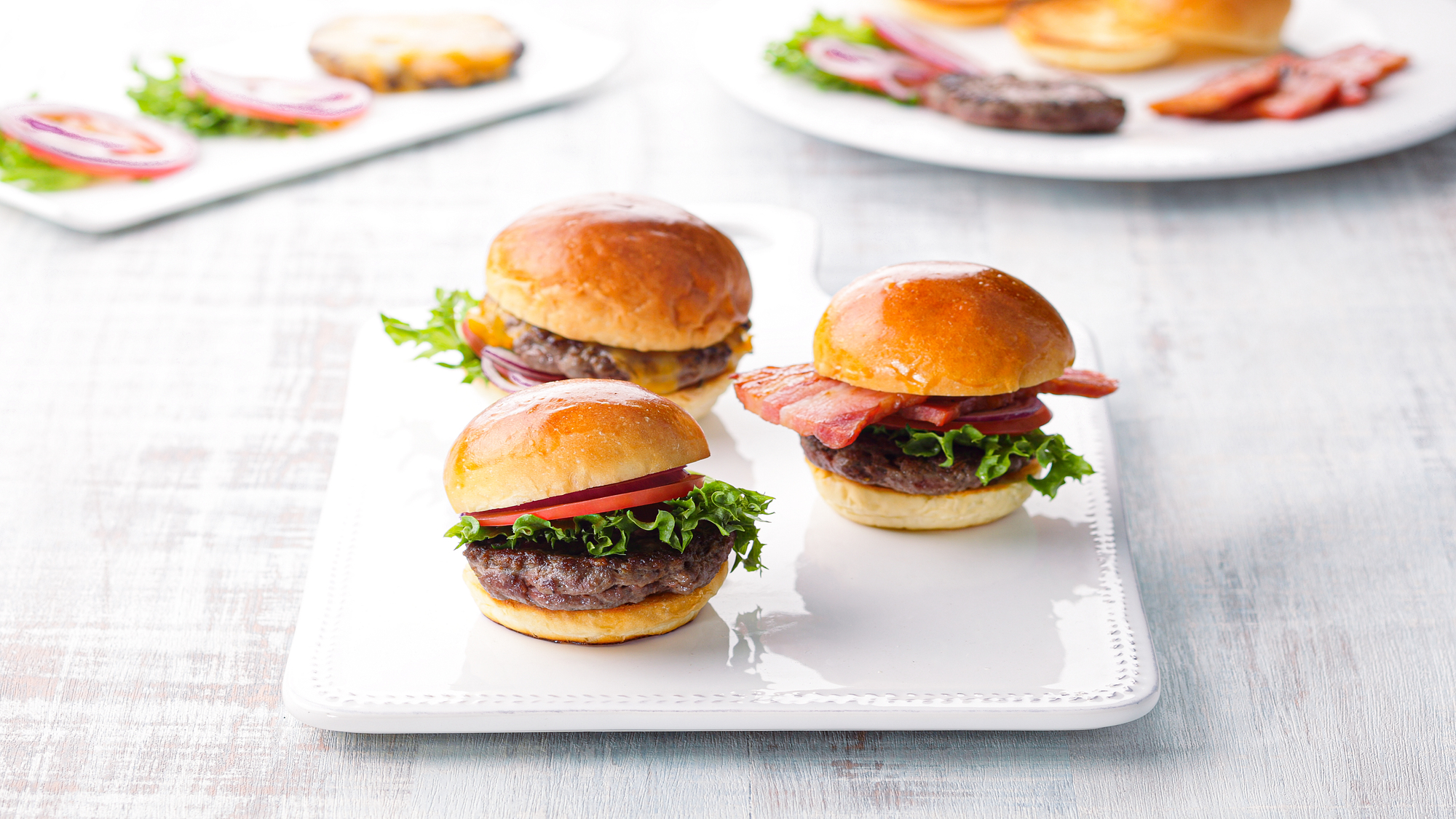 朝食イメージ＜肉厚ビーフハンバーガー＞