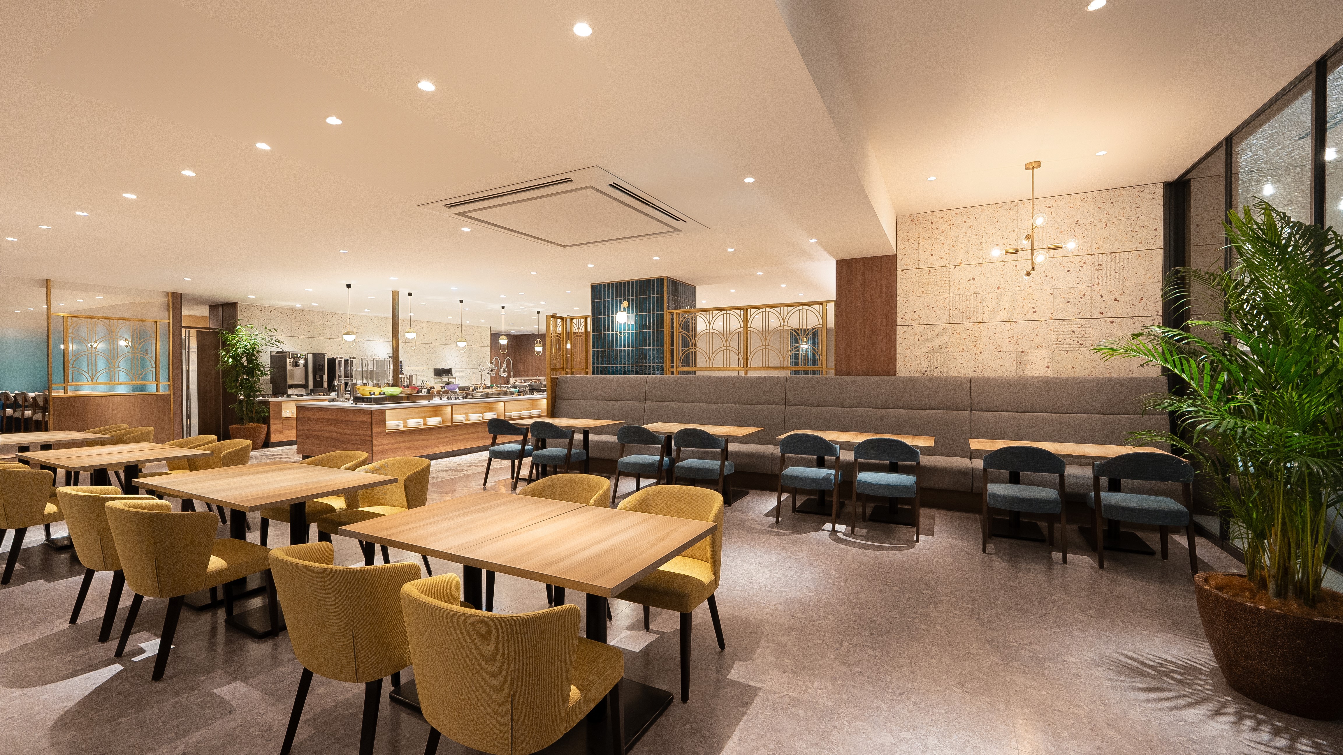 レストラン「Bloom Field DINING」