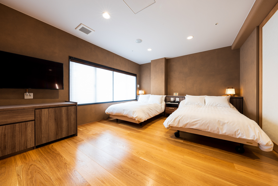  源泉かけ流し温泉付きツインルーム「湯楽」ベッドルーム