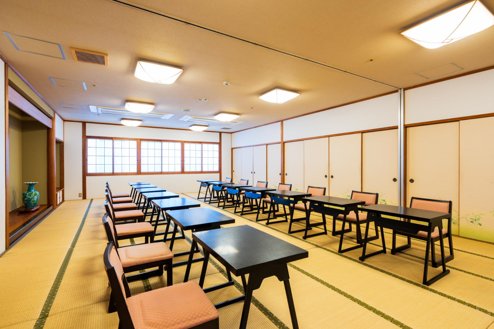 和室椅子テーブル宴席