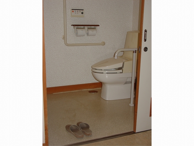 車椅子対応洋室シャワー付きトイレ