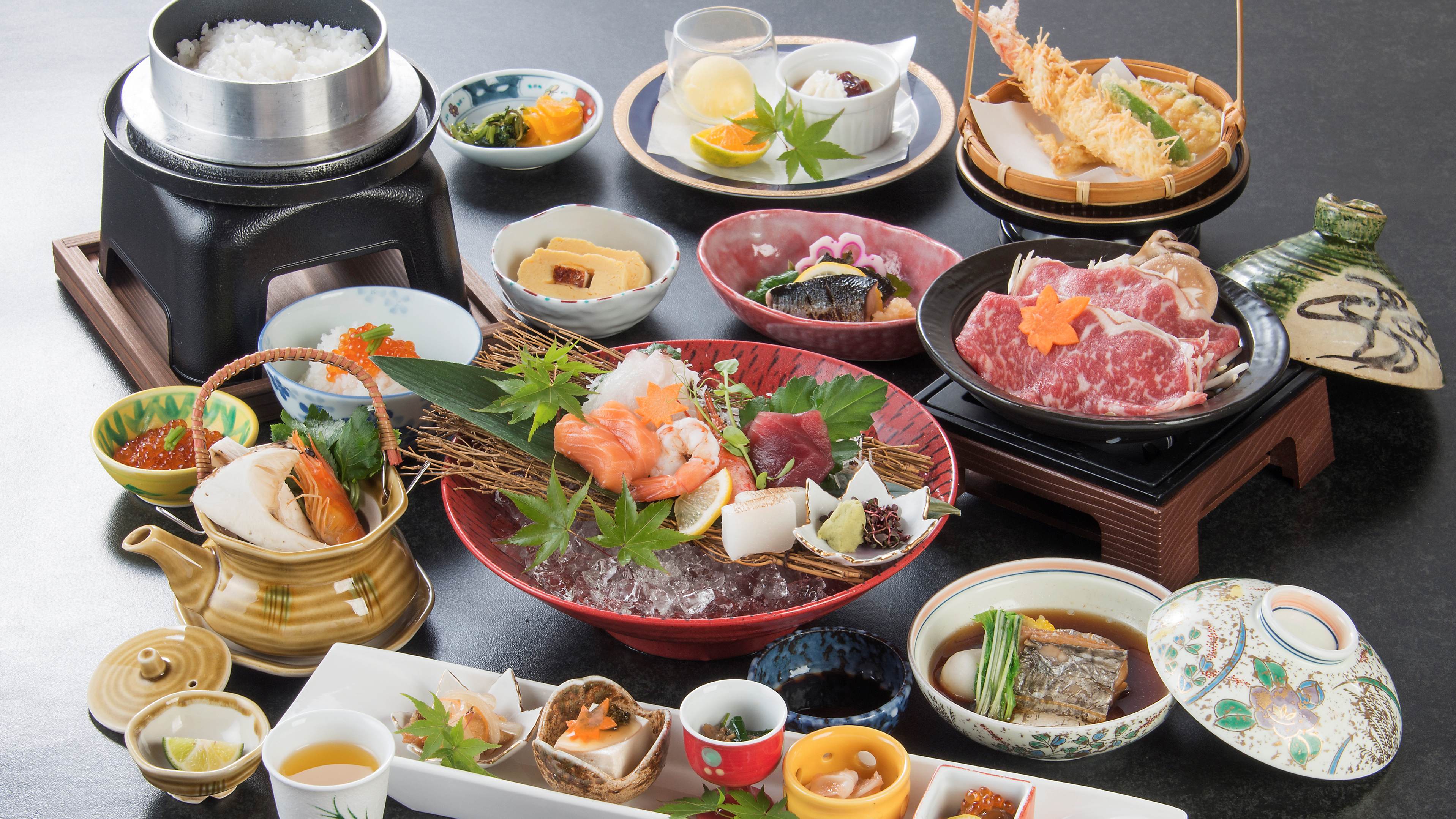 *2025年秋_白鷺（一例）お肉やお刺身など盛りだくさんの会席