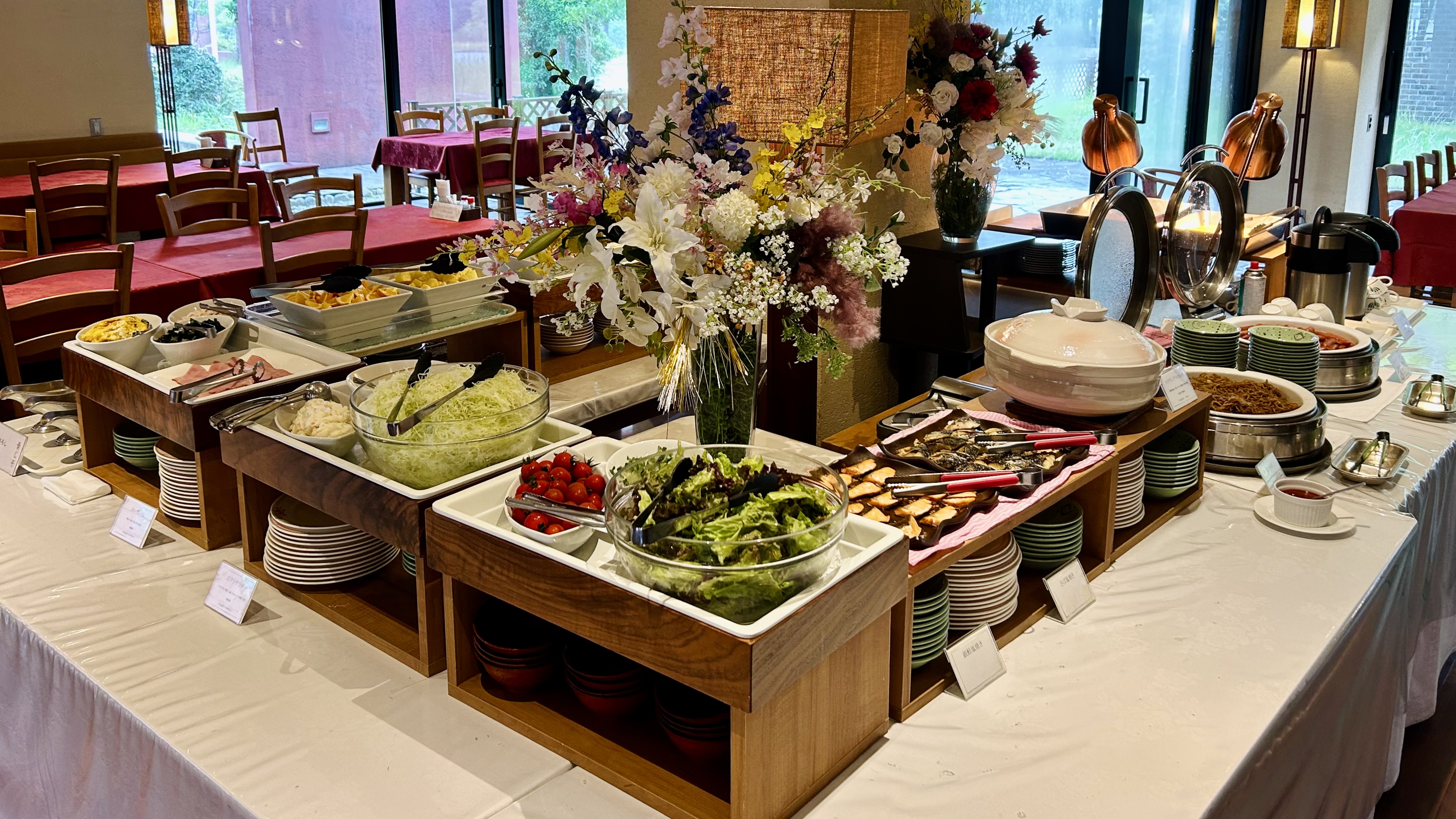 朝食ビュッフェ_焼物・サラダコーナー