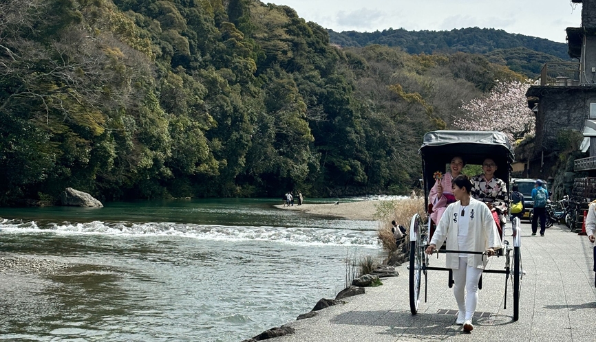 おはらい町では人力車もおすすめ！時間に合わせておすすめコースを走ってくれます。