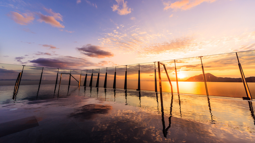 【宙湯・展望露天風呂】季節や時間によってさまざまな表情を見せる別府を体感