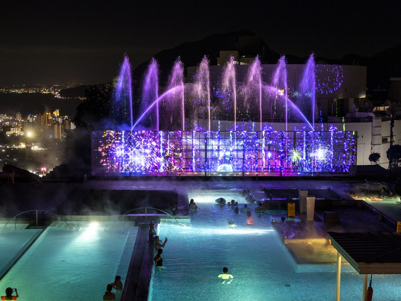【アクアガーデン】噴水ショー新プログラム「AQUA DREAMS　湯街夢夜」