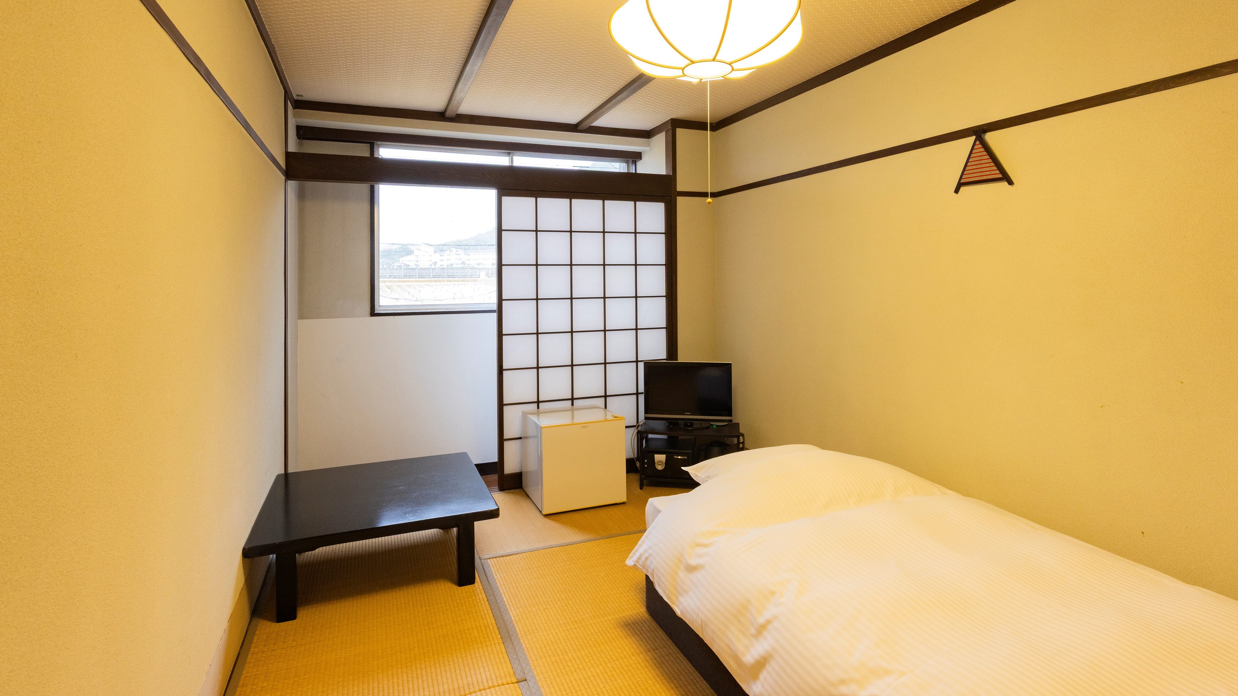 6畳シングルベッド＿バス・トイレ無し