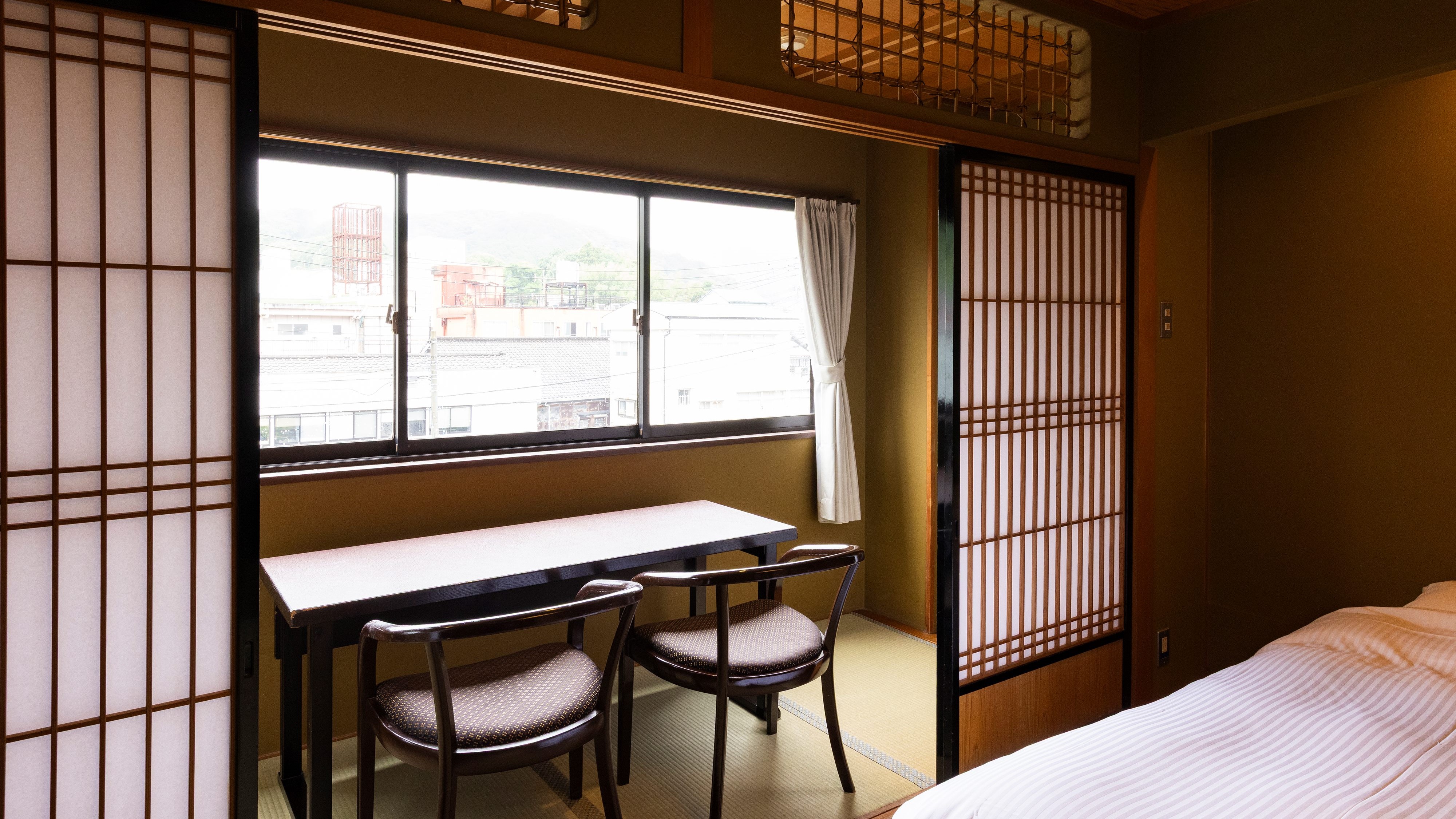 8畳ツインベッド＿バス・トイレあり