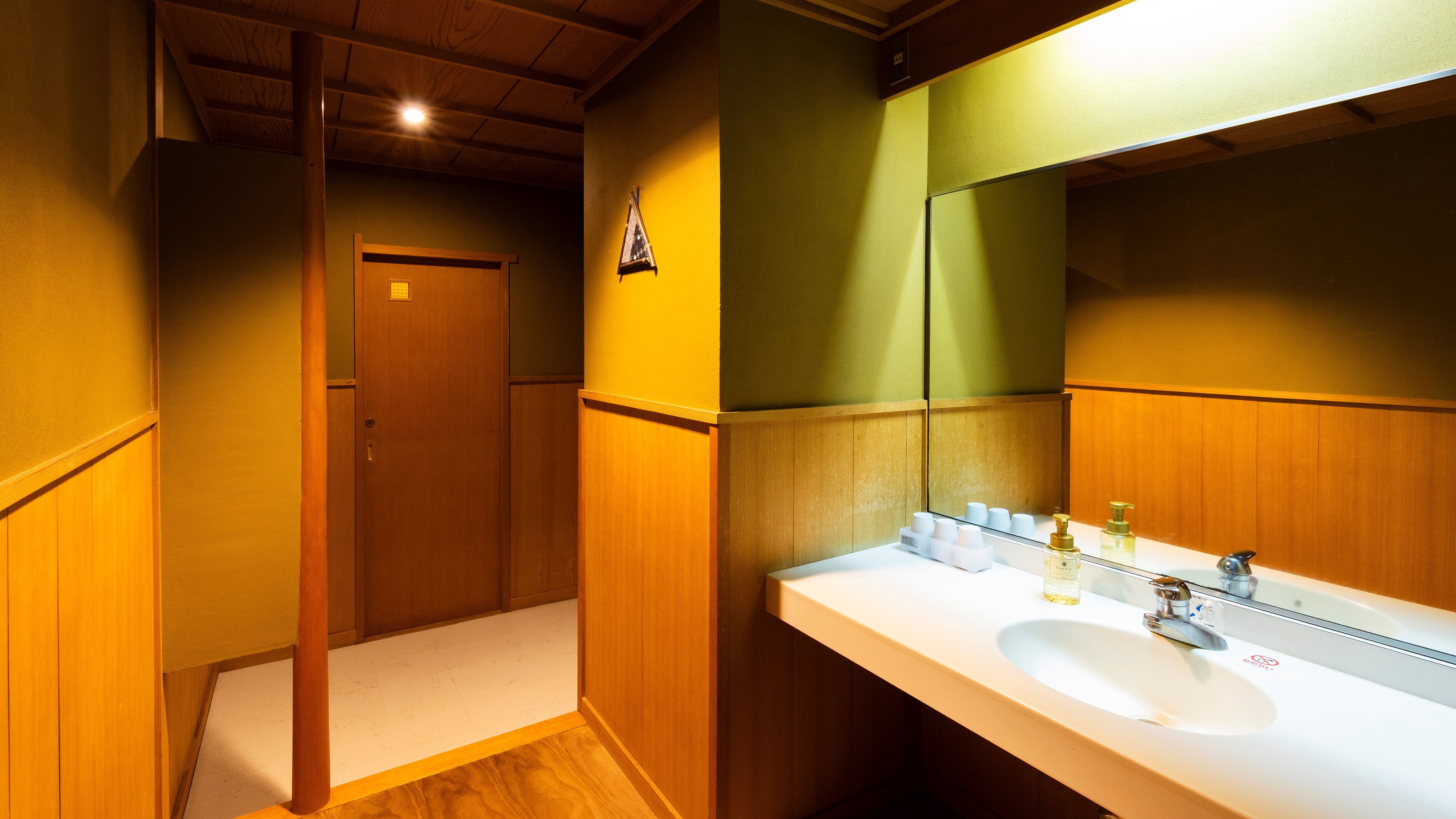 12畳ダブルベッド＿バス無し・トイレあり