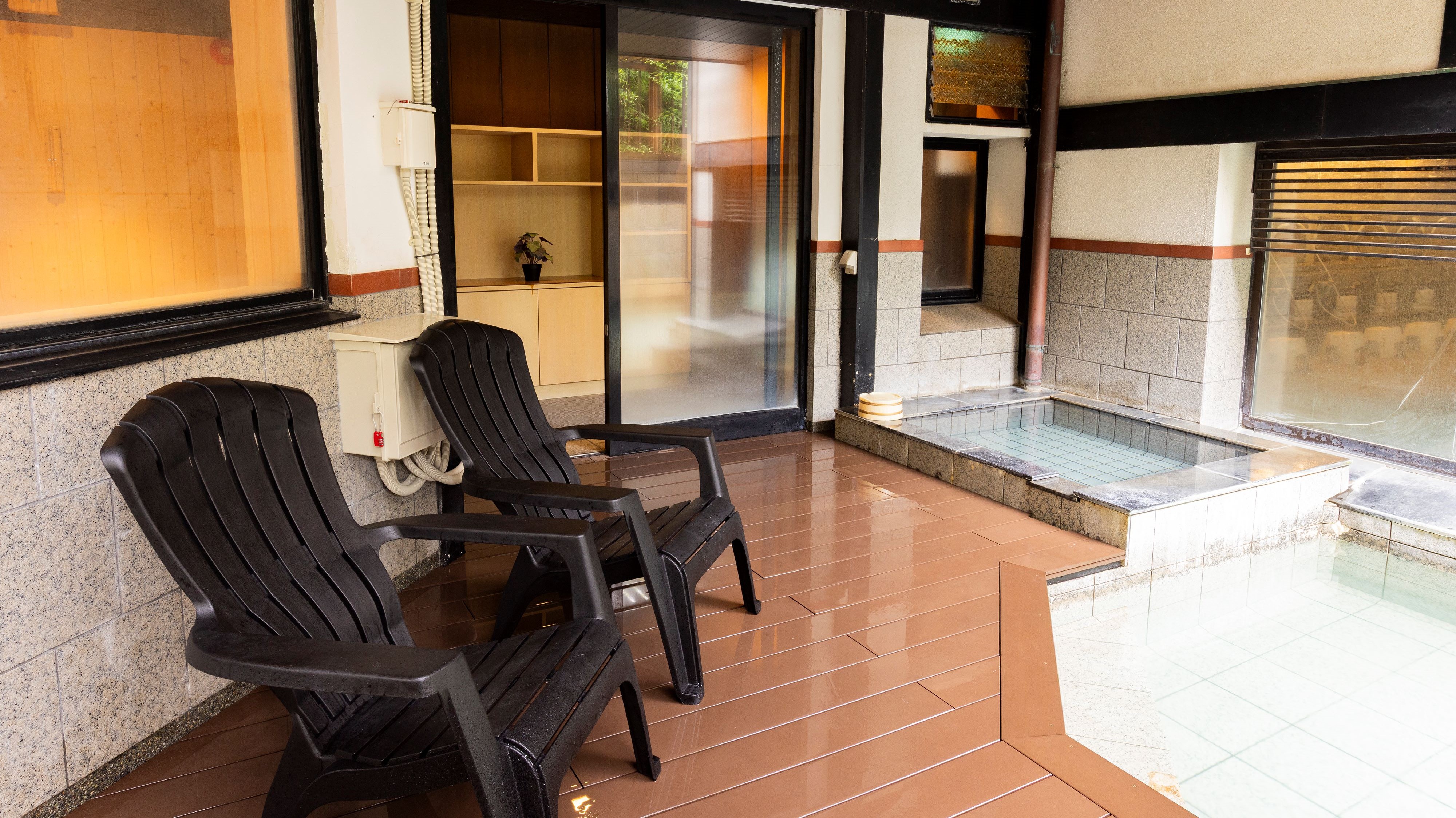 【殿湯】泉質は、さまざまな成分が程よく入った弱アルカリ単純泉