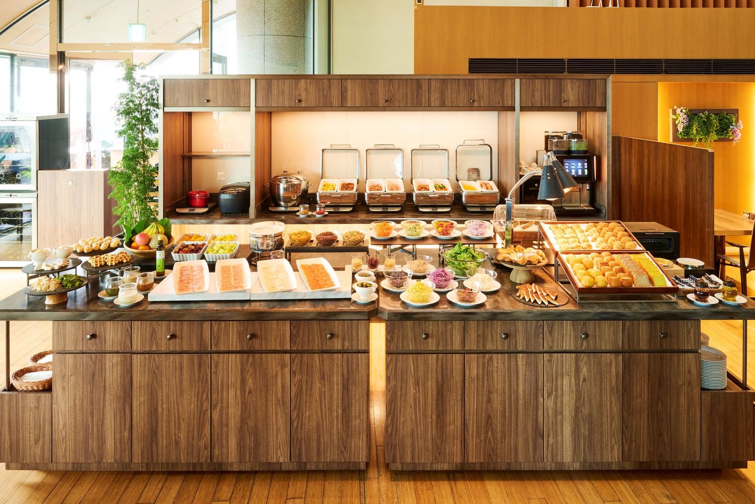 【記憶に残る記念日を】お部屋で楽しむアニバーサリーケーキとスパークリングワイン付（朝食付）