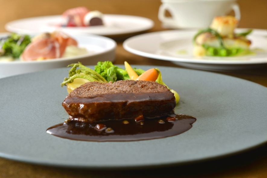 【春を味わう】フレンチレストラン「ポム・ダダン」のディナーコース付（夕朝食付）