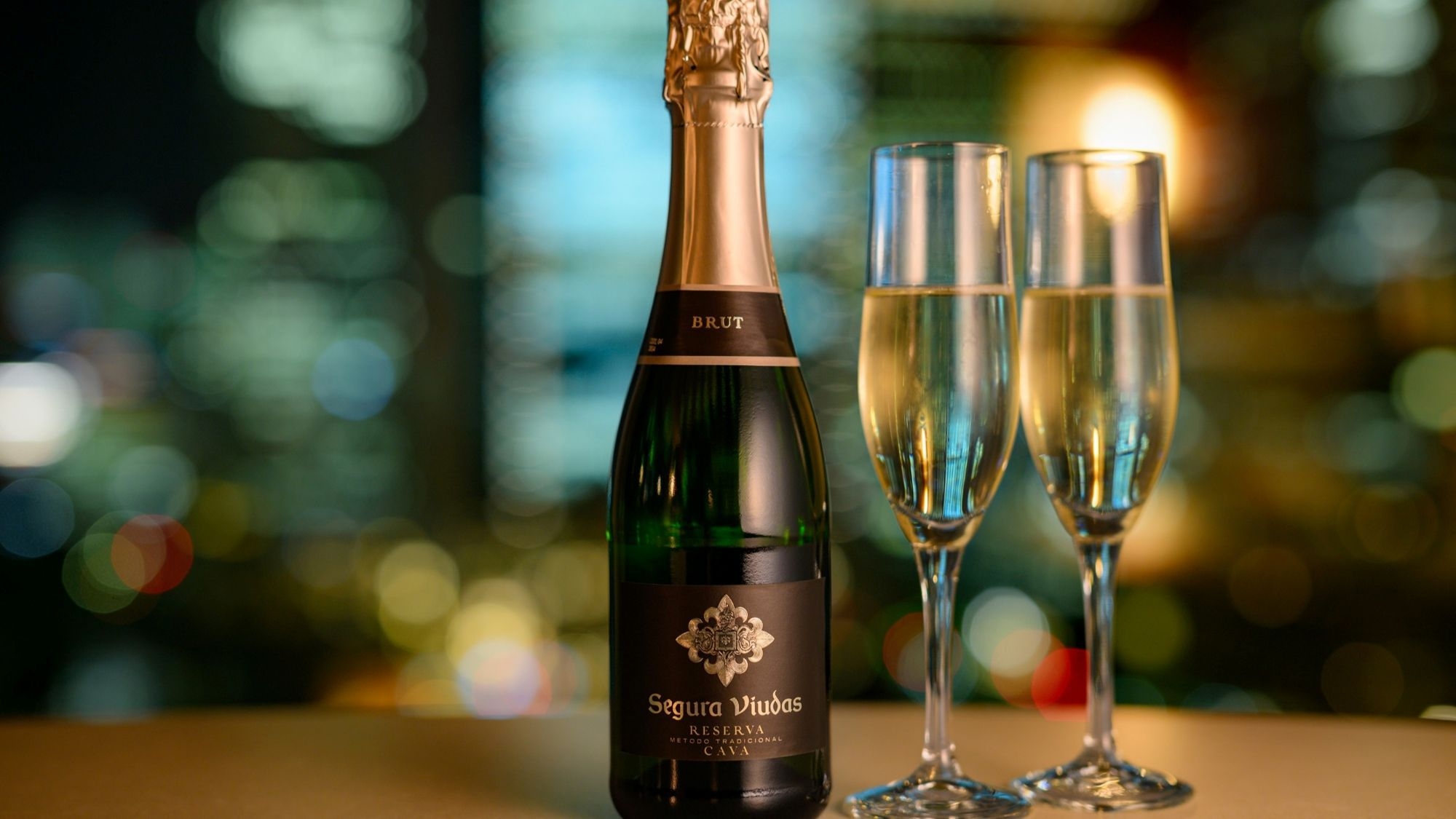 【記憶に残る記念日を】お部屋で楽しむアニバーサリーケーキとスパークリングワイン付（食事なし）