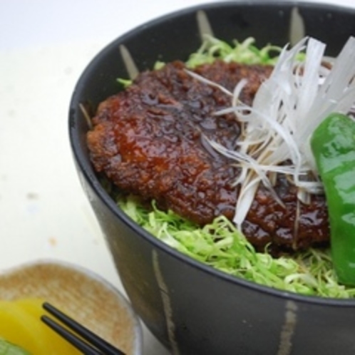 会津ご当地グルメのそーつカツ丼。オリジナルソースを使っております！