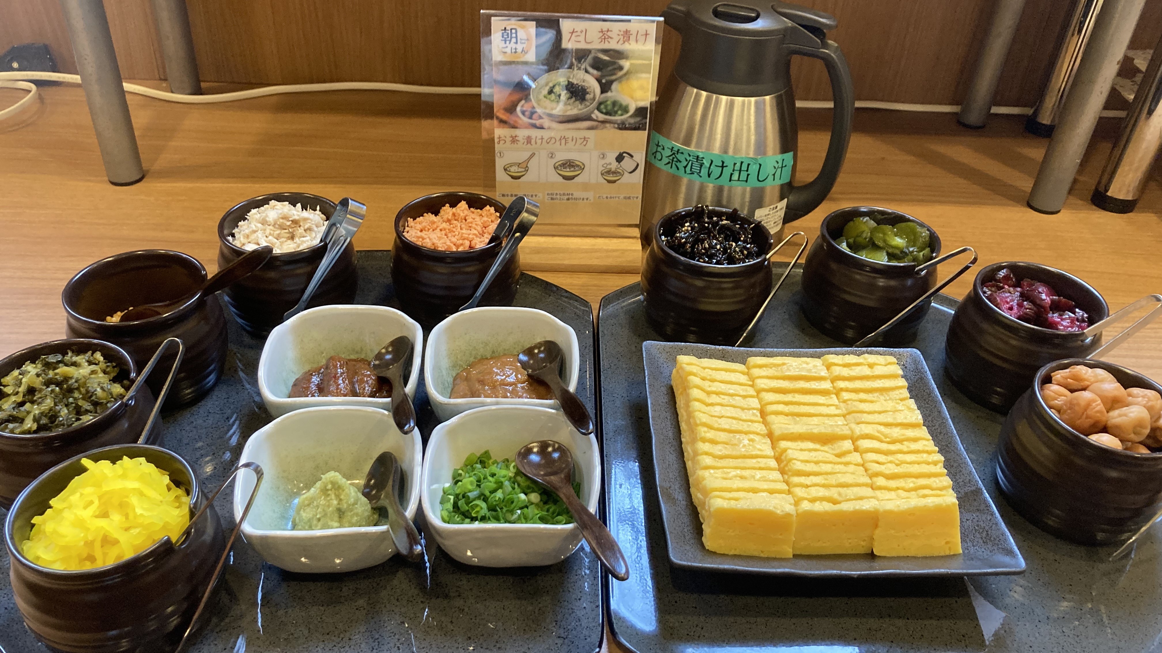 当館人気メニュー、朝食のお茶漬コーナーです。