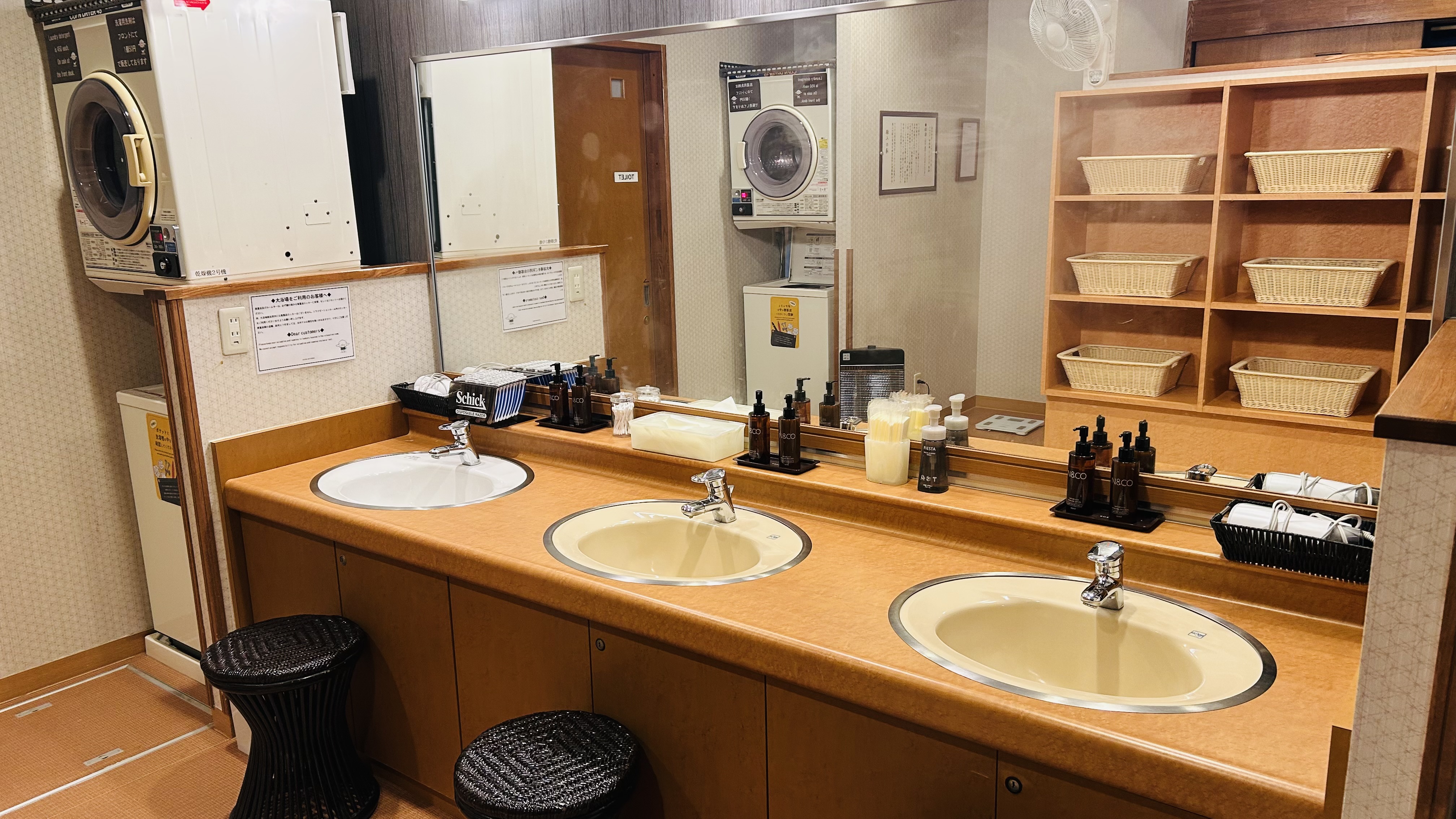 男性浴場洗面所