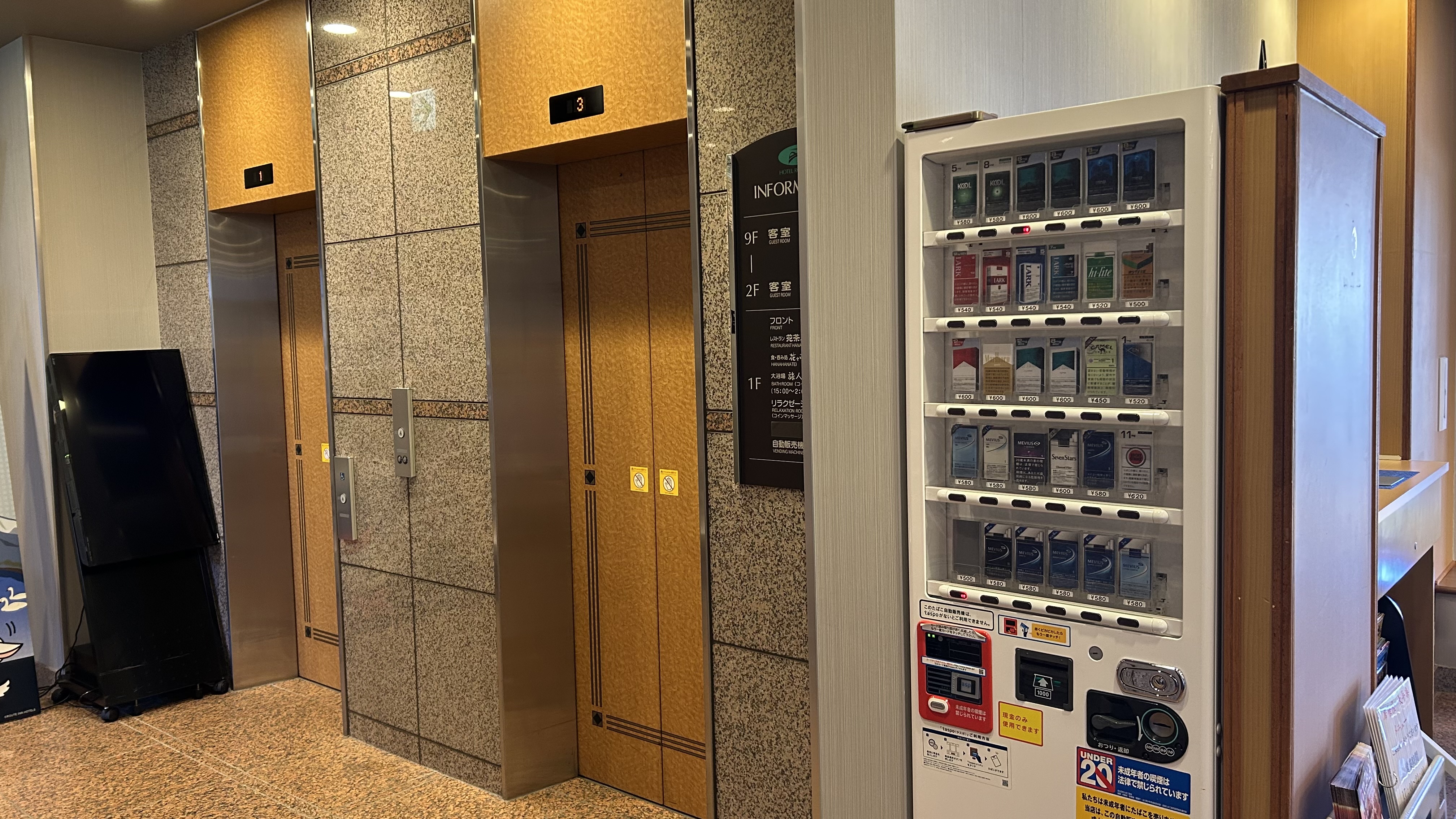 1階エレベーター