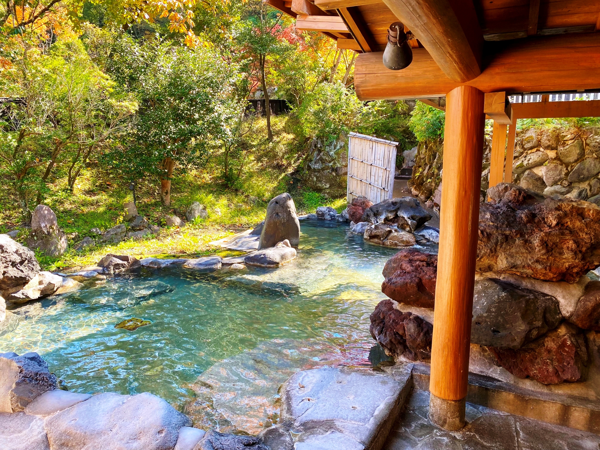 大浴場（左）