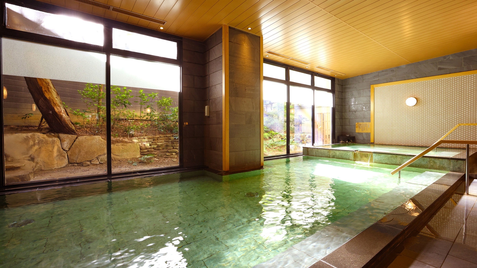 【夕食なし・朝食付】観光にもビジネスにも♪遅いチェックインでもOK 1泊基本バイキング朝食付