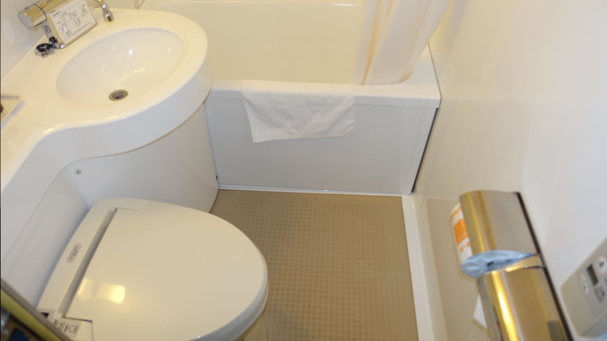 【2024年塗装リニューアル】明るく清潔感あふれるバスルーム