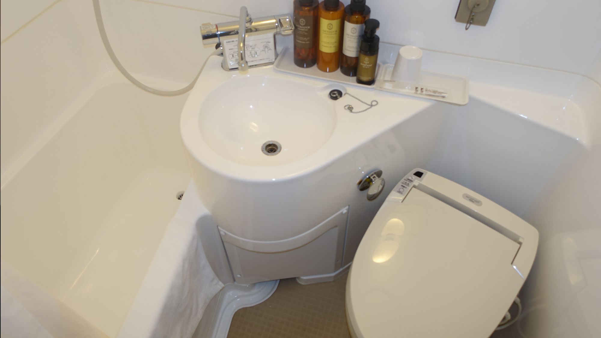 【2024年メンテナンス済】清潔なバス・トイレ付。心地よいリフレッシュを