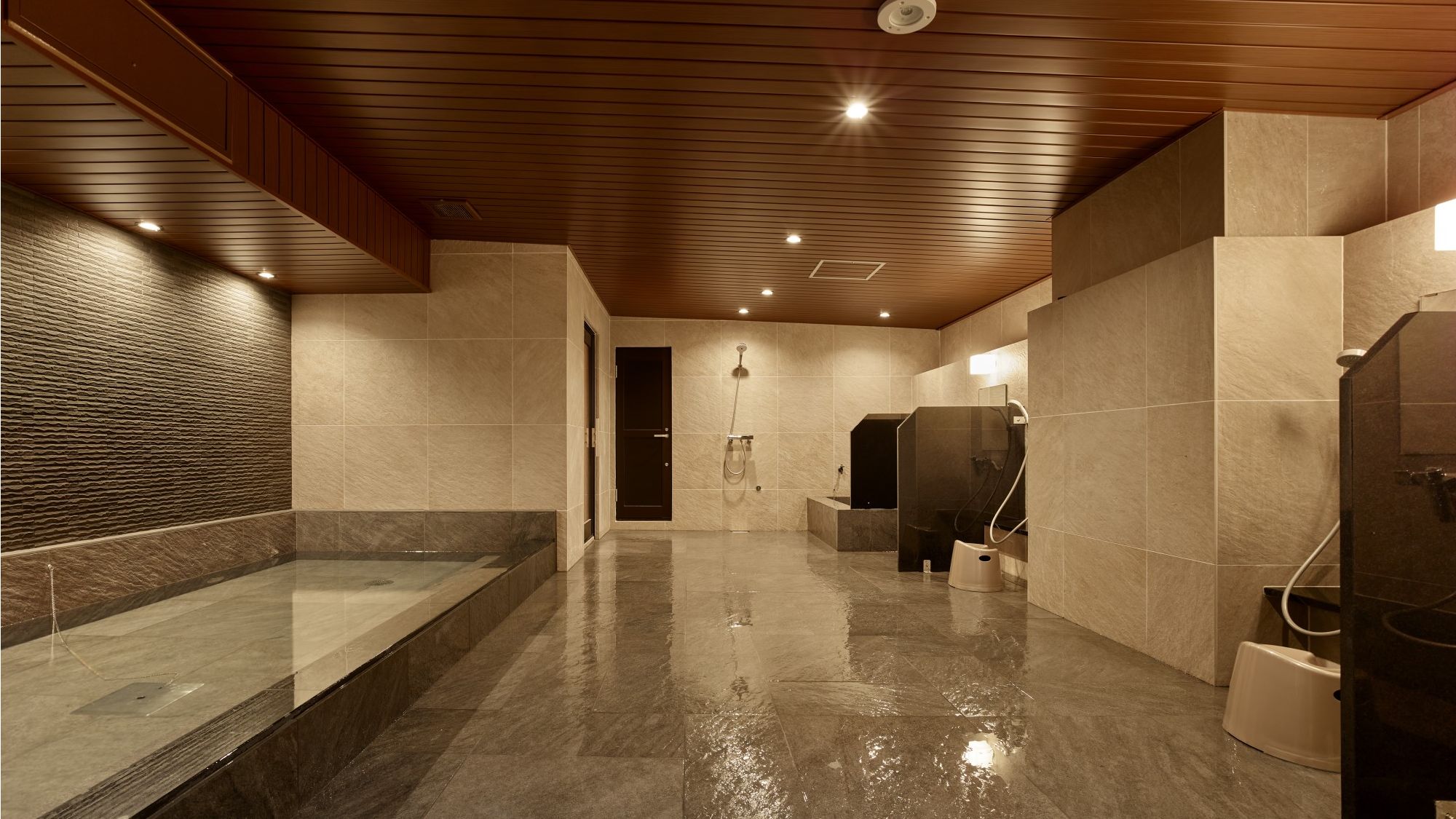 【男性大浴場】サウナ・水風呂完備。1日の疲れをリフレッシュ