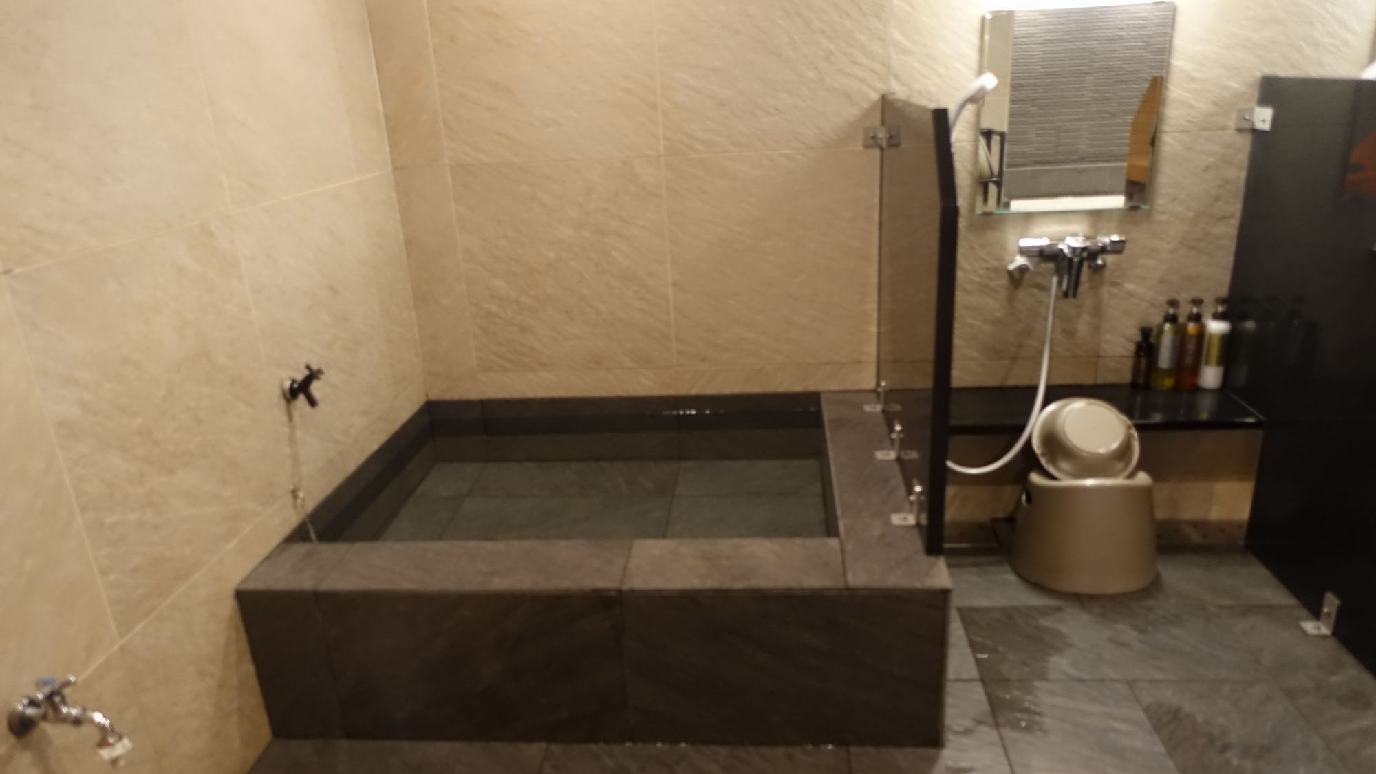 男性大浴場「水風呂」