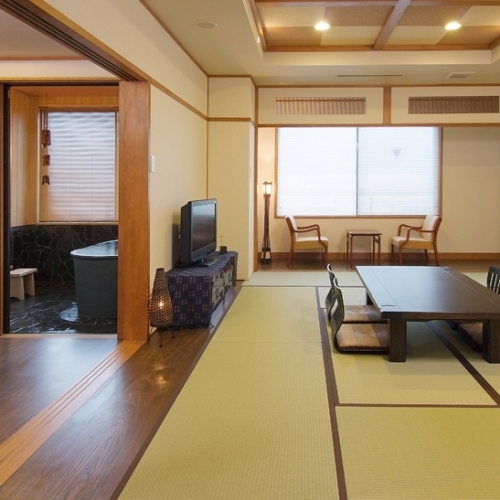 Guest room with free-flowing hot spring bath