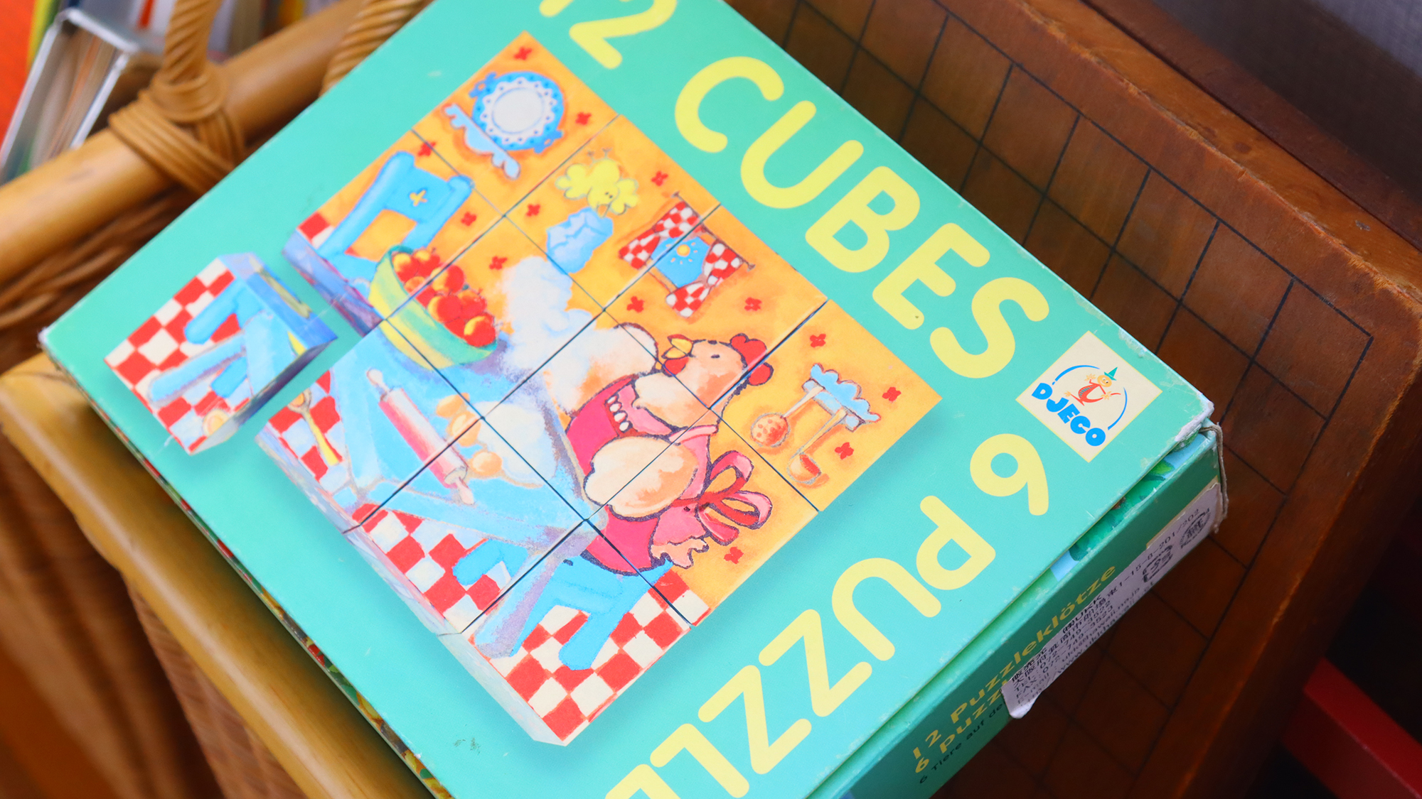 ロビーには絵本やおもちゃをご用意しております