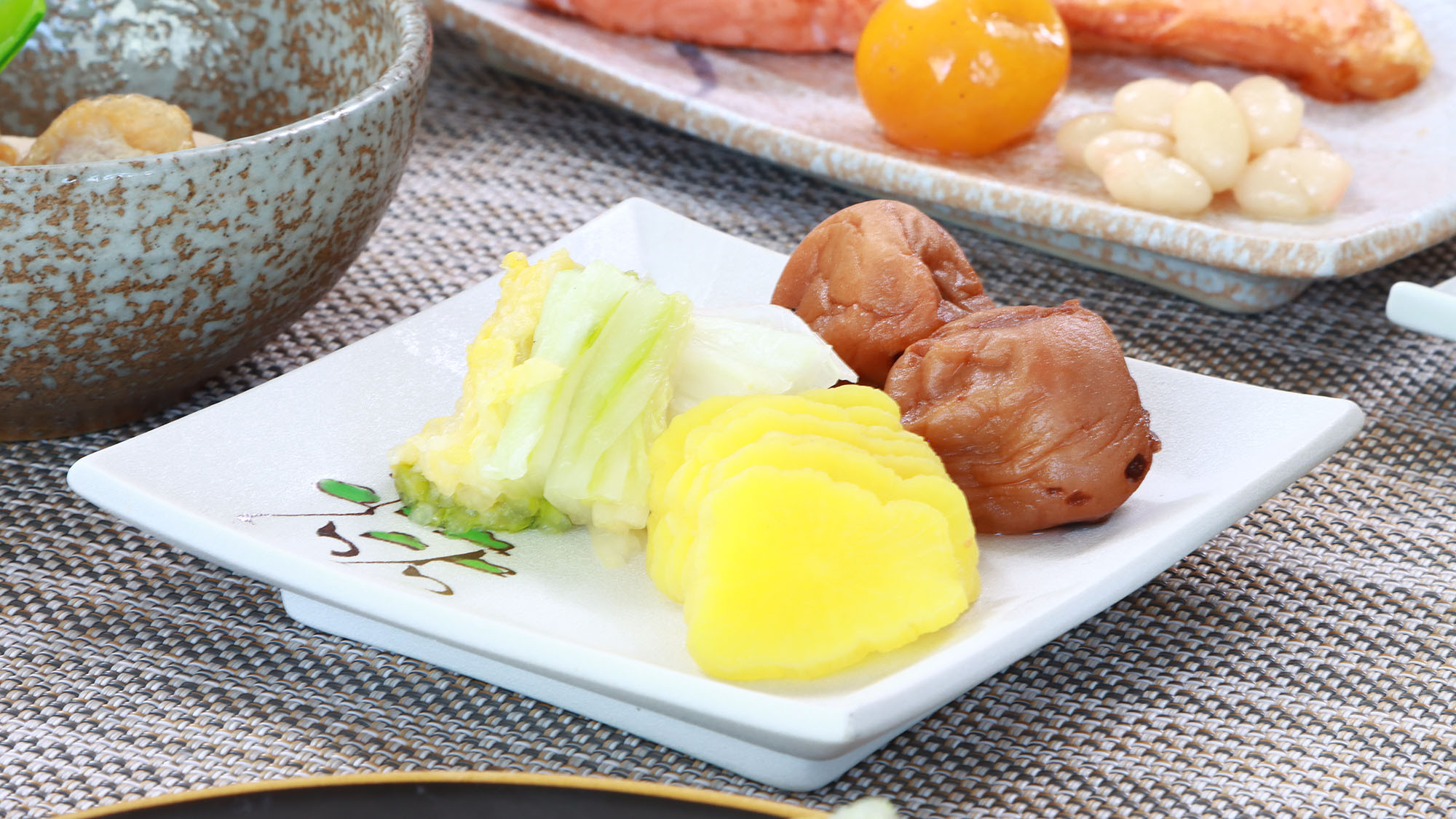 朝食　一例　お漬物