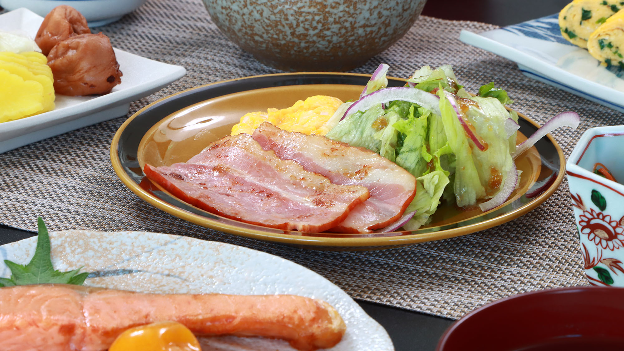 朝食　一例　スクランブルベーコン