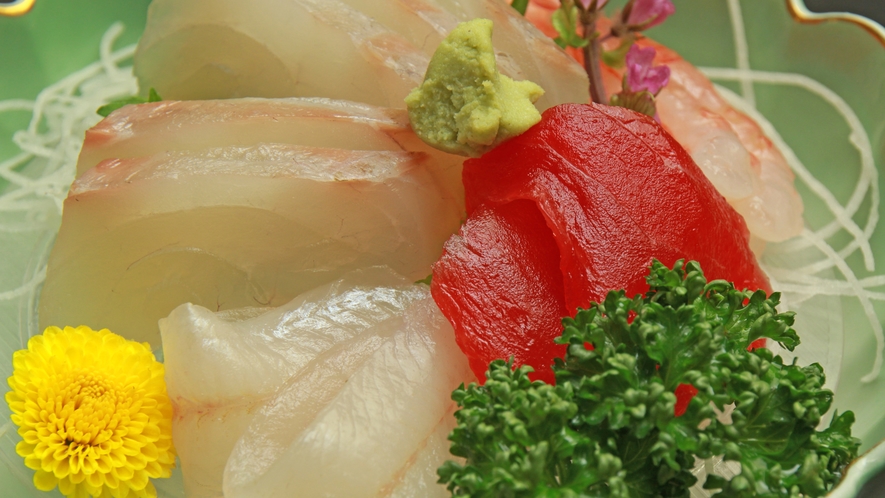 ＃【ご夕食一例・単品】地元の旬の海の幸を活かした正統派の日本料理》でおもてなしさせていただきます。 