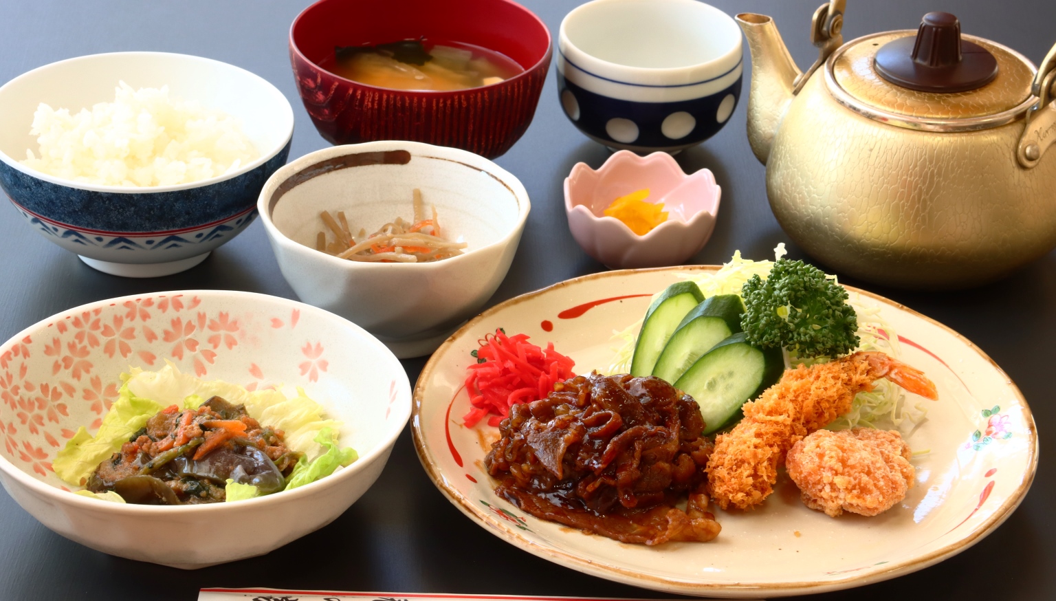 ＜日替り 定食＞ご飯にあうおかず