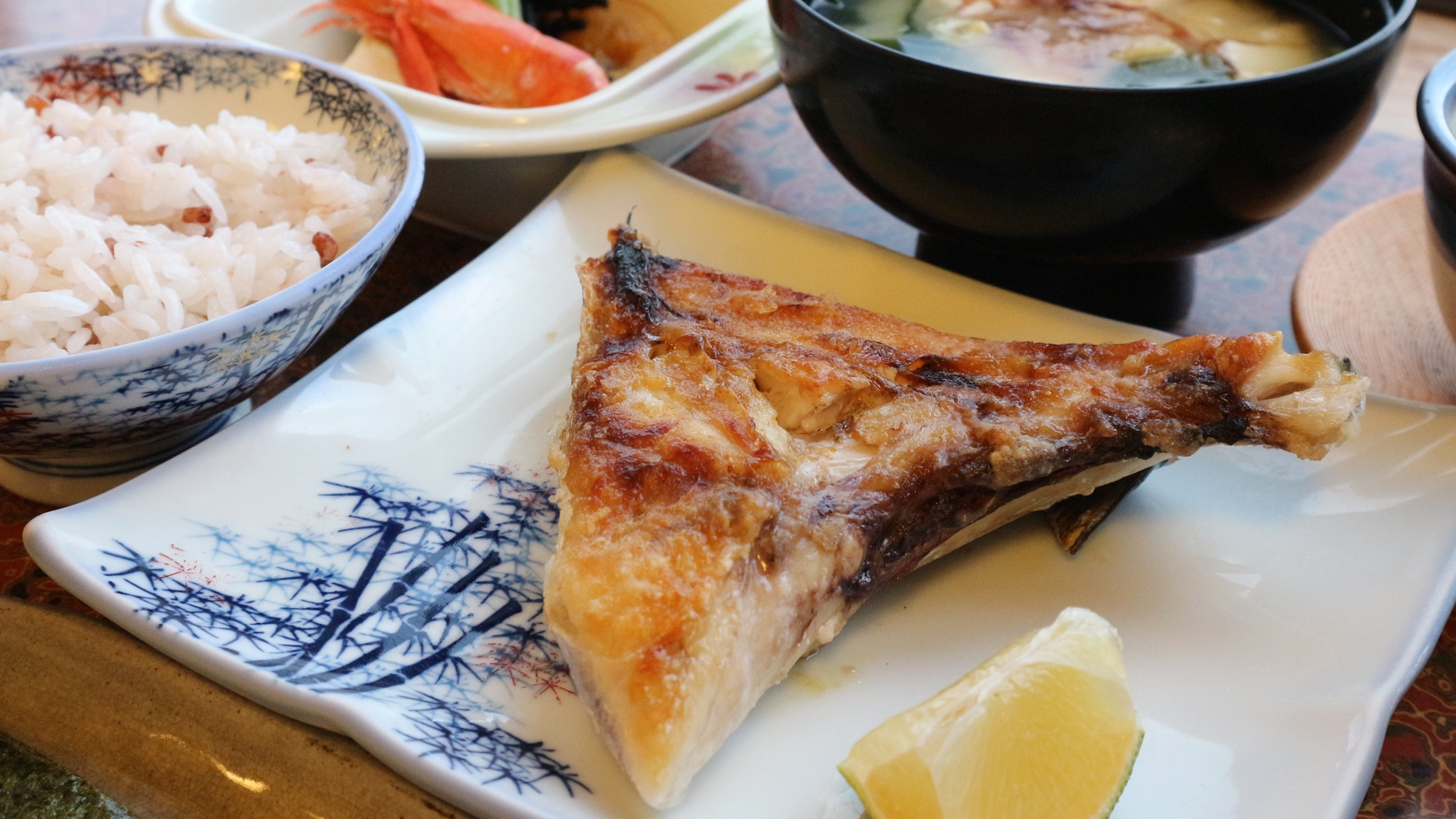 *【お料理】カンパチのカマの塩焼きがメインの和朝食です。