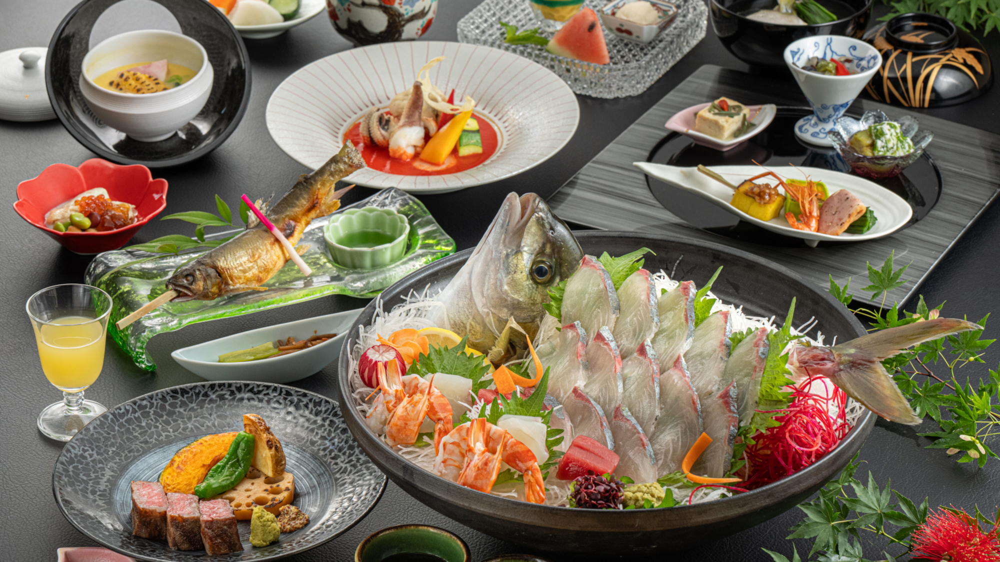 【夕食グレードアップ-優（Yu）会席2026-夏イメージ】縞鯵姿造り、鮎塩焼き、黒毛和牛ステーキなど